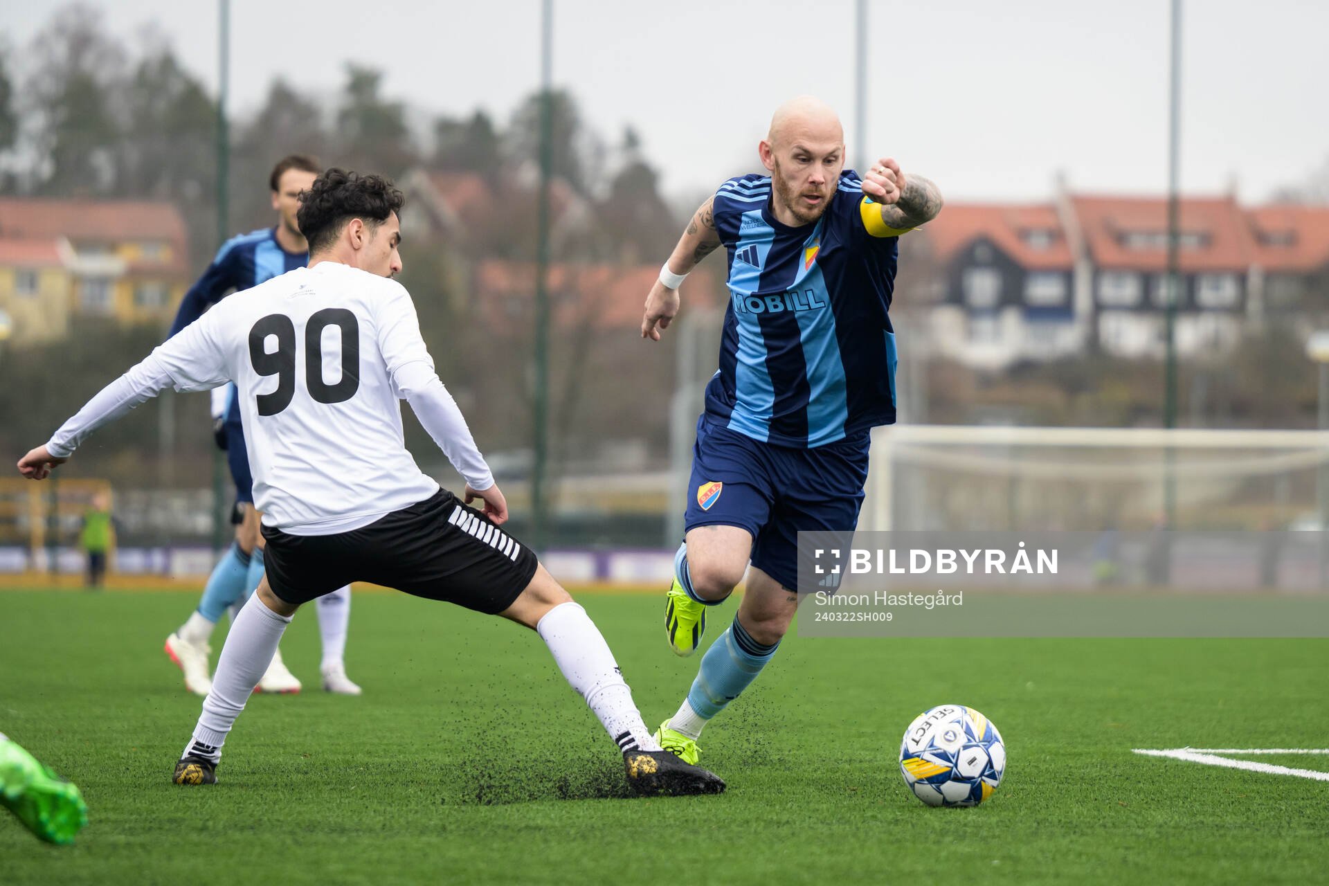 Örebros Elias Barsoum och Djurgårdens Magnus Eriksson