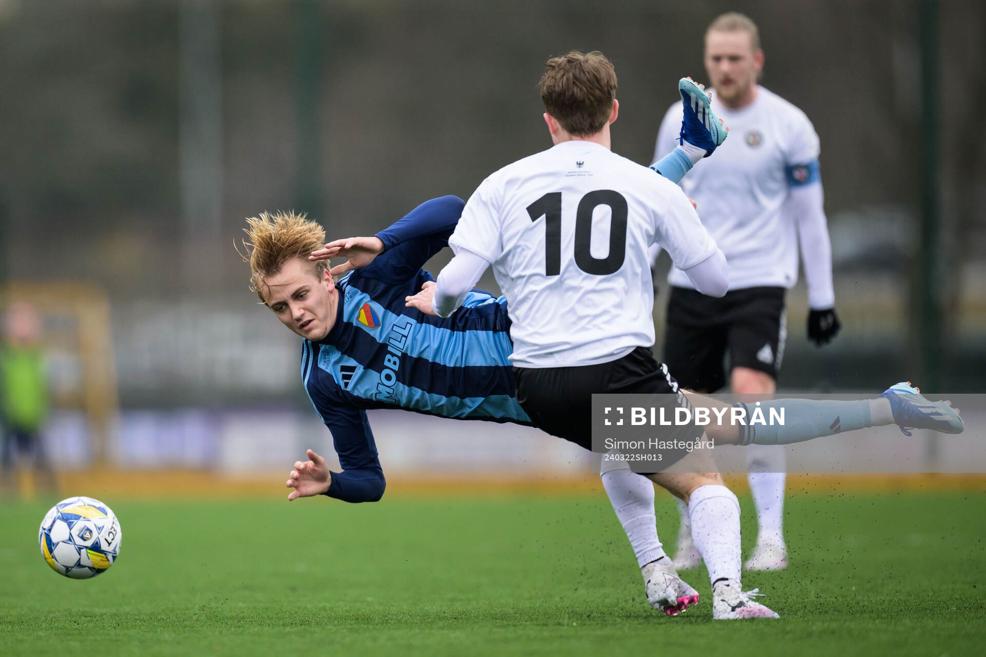 Djurgårdens Oskar Fallenius och Örebros Victor Backman