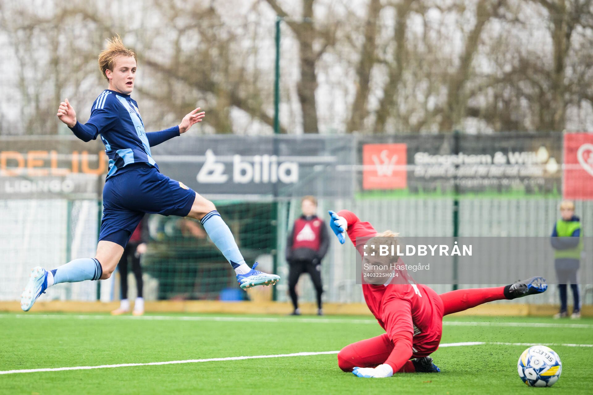 Djurgårdens Oskar Fallenius och Örebros målvakt Daniel