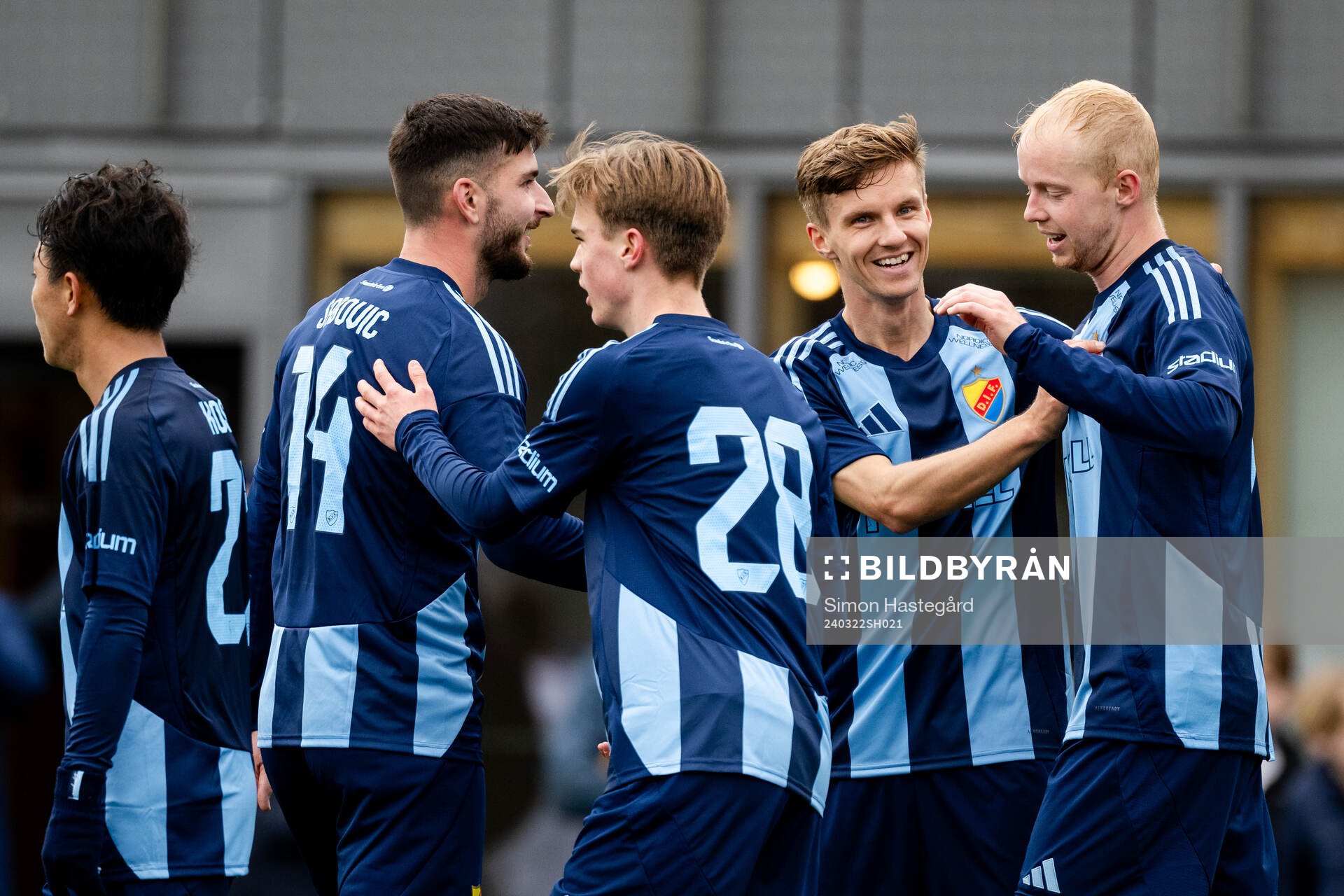 Djurgårdens Samuel Leach Holm och Peter Therkildsen jublar efter 5-0 under en träningsmatch i fotboll mellan Djurgården och Örebro den 22 mars 2024 i Stockholm.