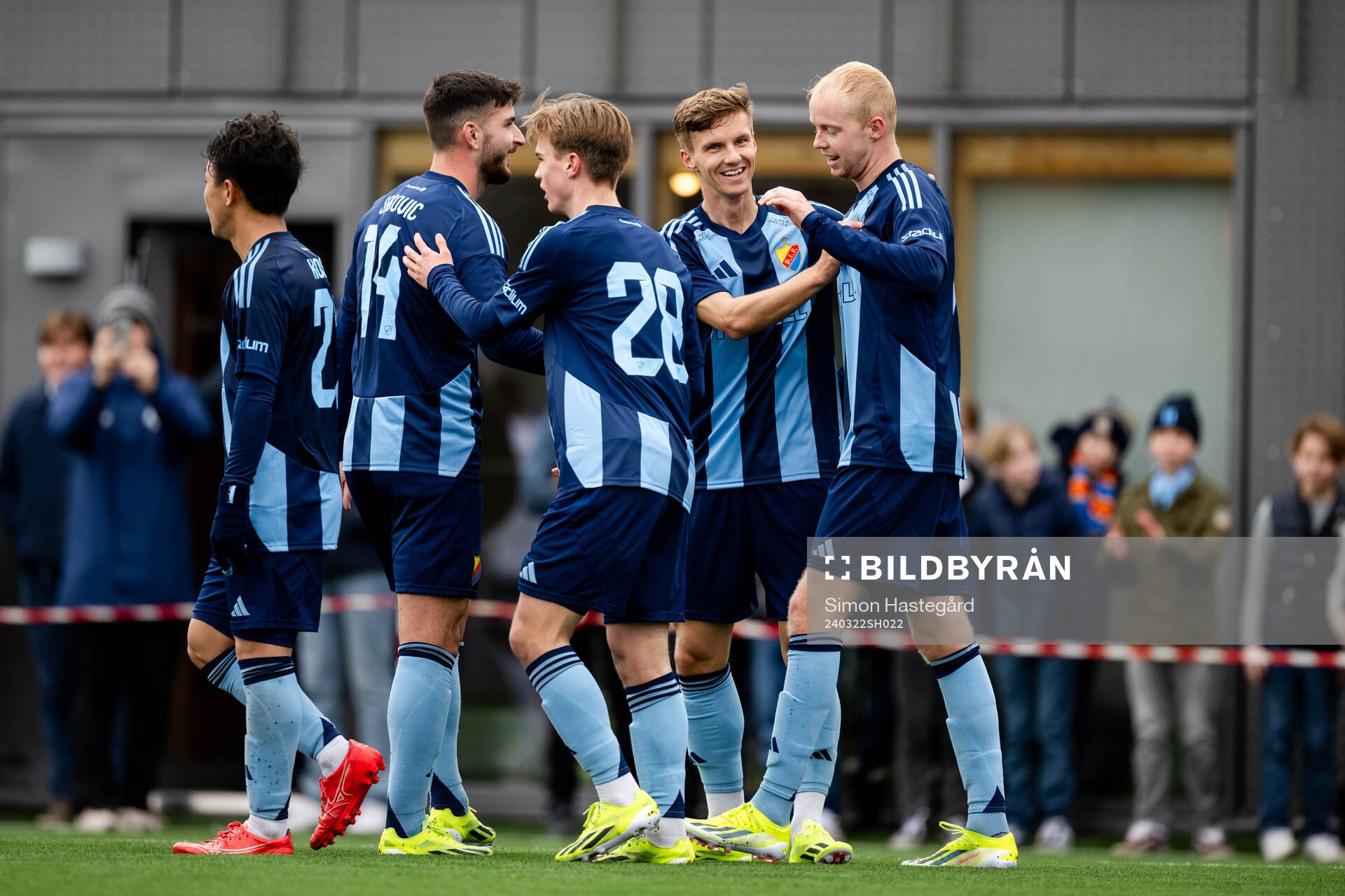 Djurgårdens Samuel Leach Holm och Peter Therkildsen jublar efter 5-0 under en träningsmatch i fotboll mellan Djurgården och Örebro den 22 mars 2024 i Stockholm.