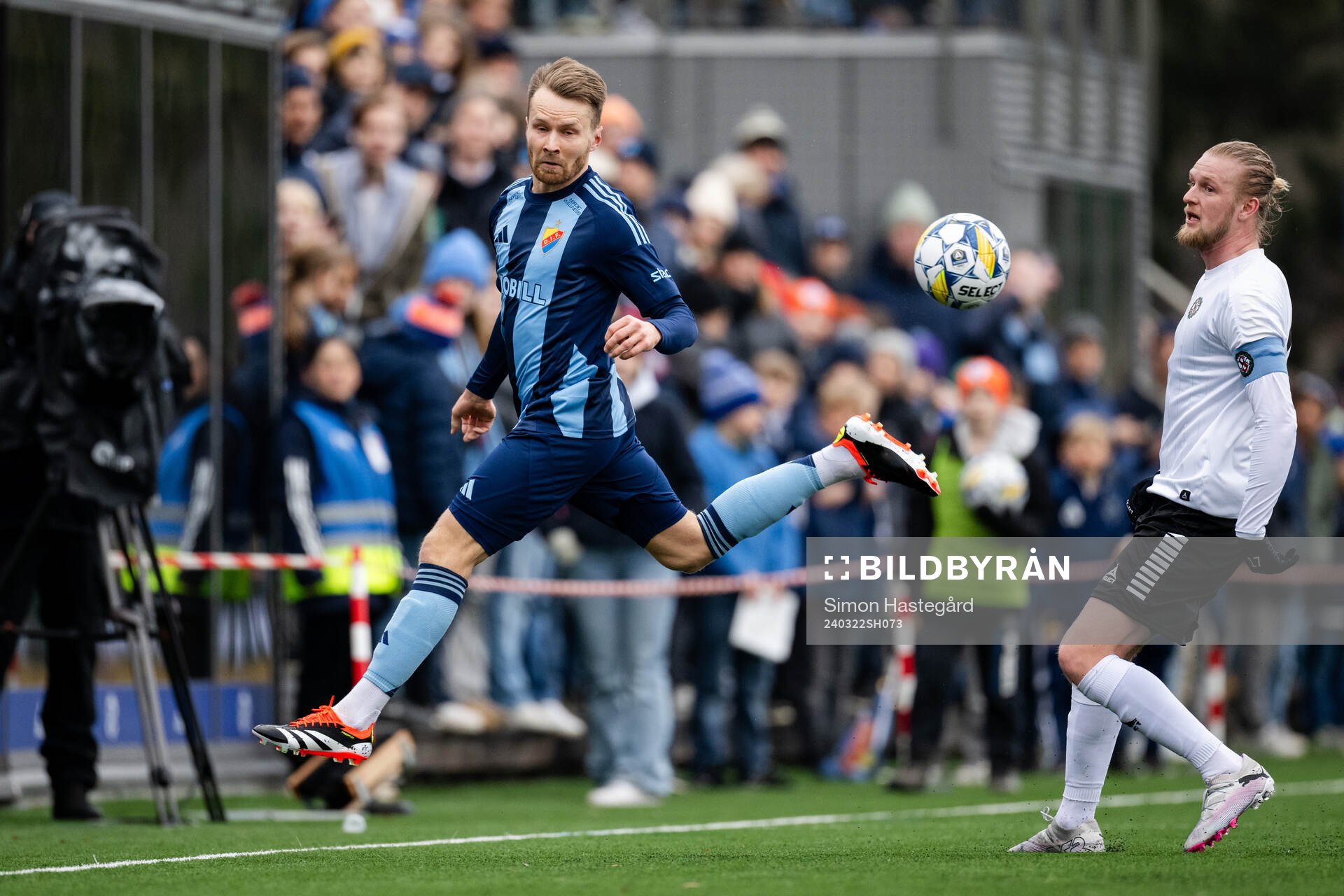 Djurgårdens Jacob Larsson och Örebros Kalle Holmberg