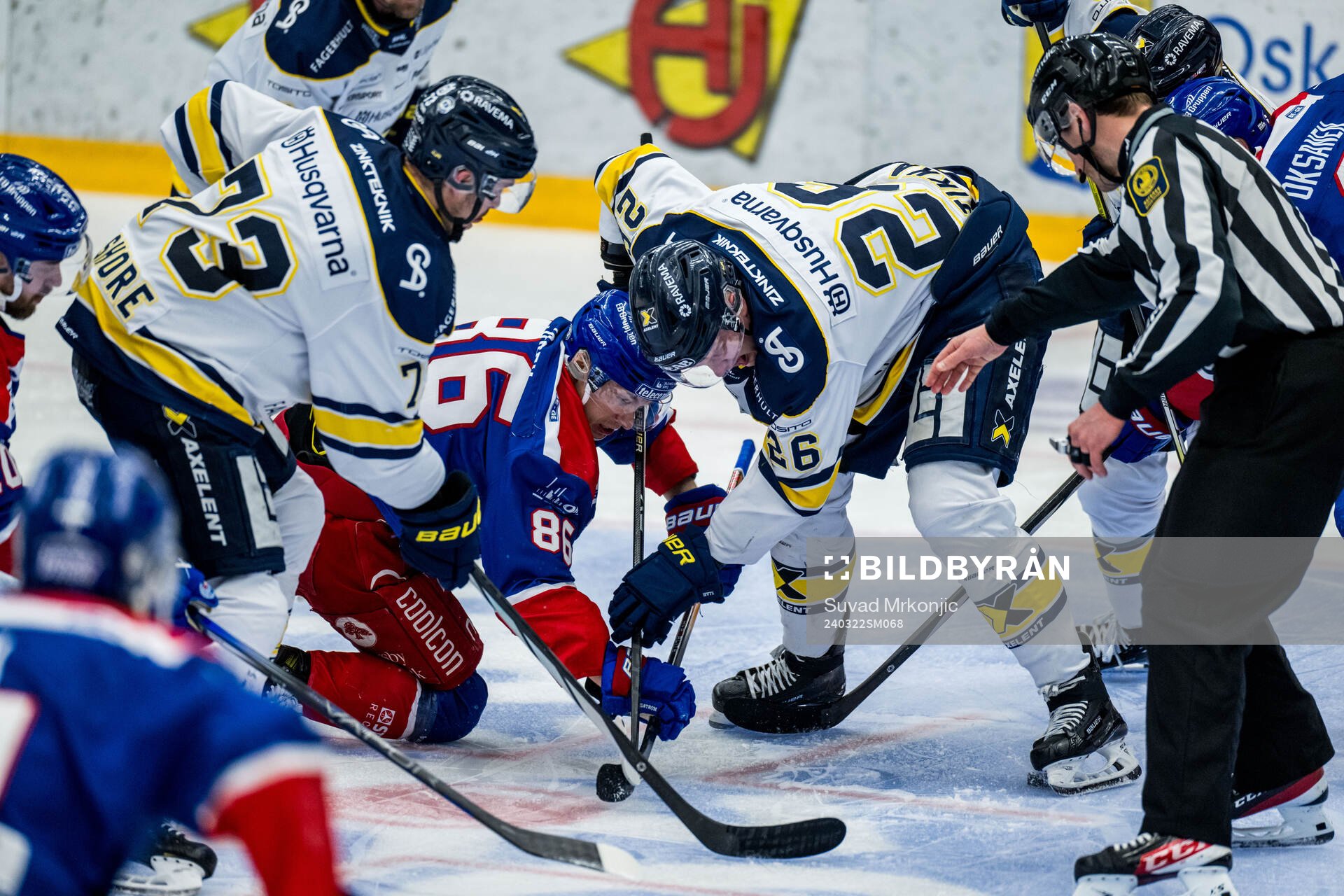 Oskarshamns Lukas Jasek och HV71s Nick Shore och Tommi Tikka