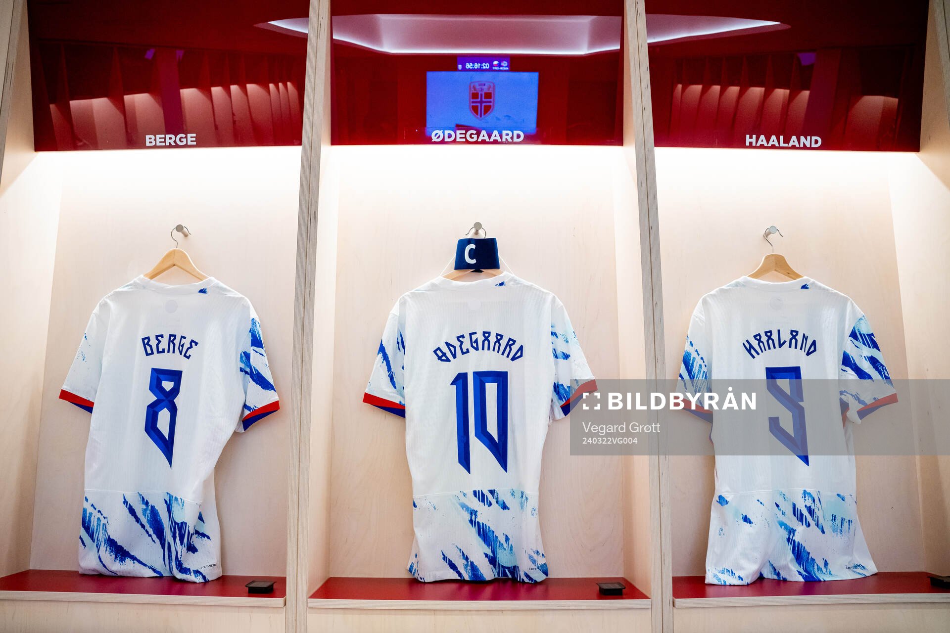 The kits of Sander Berge, Martin Ødegaard and Erling Braut