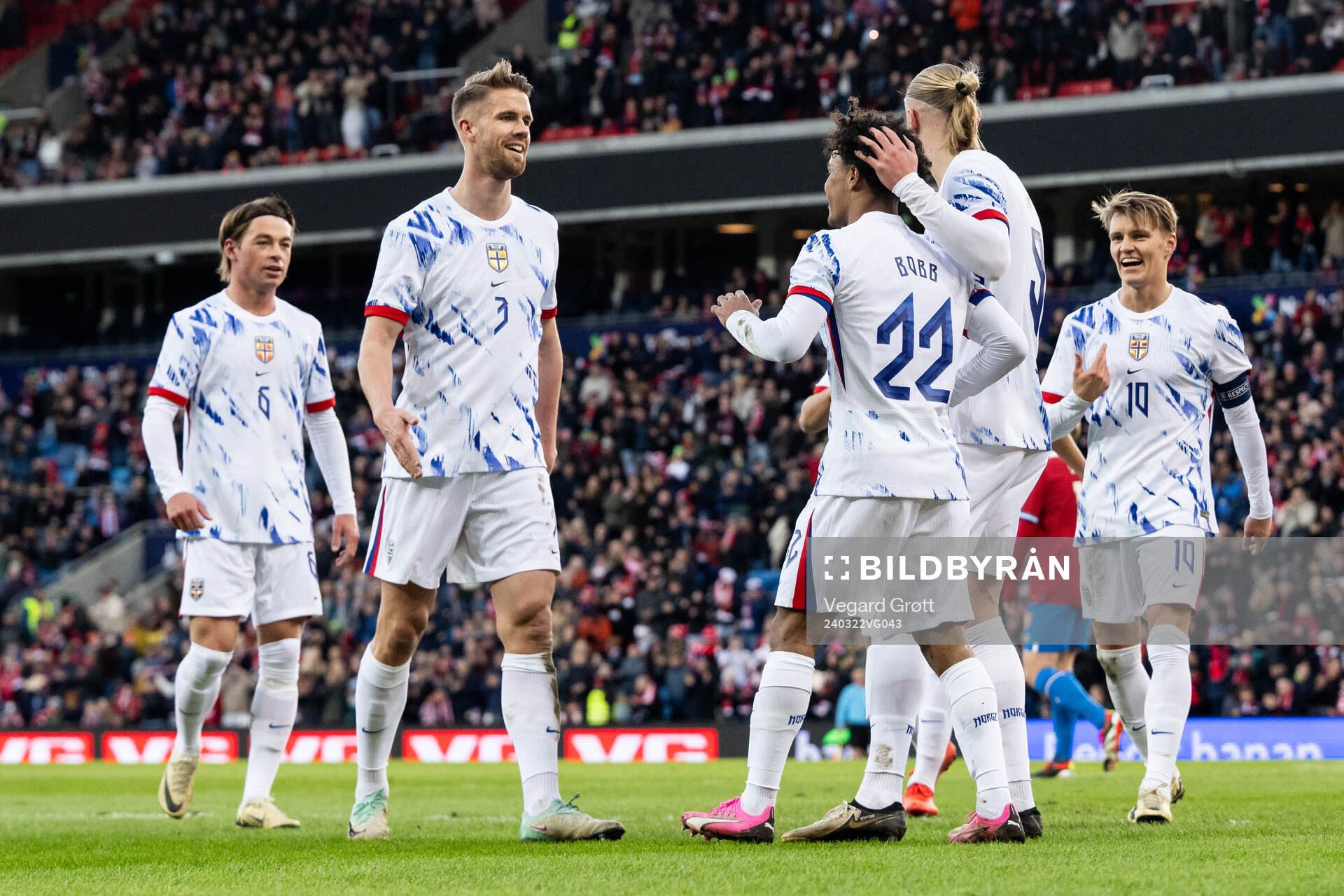 Oscar Bobb celebrate with Kristoffer Ajer, Erling Braut