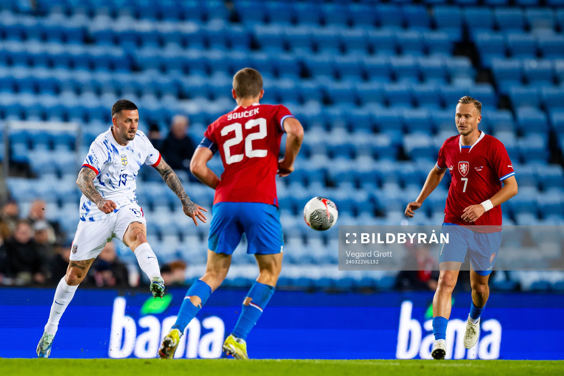 Aron Dønnum of Norway and Antonin Barák of Czech Republic