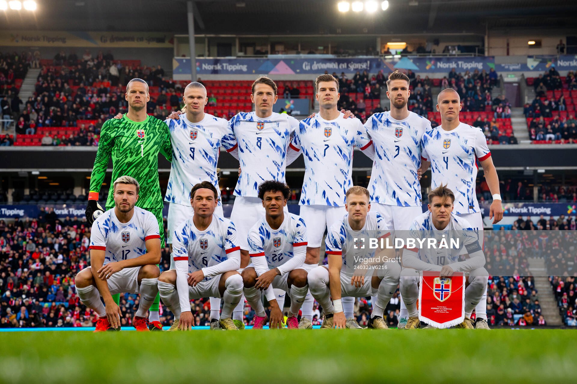 The starting eleven of Norway pose for a team photo