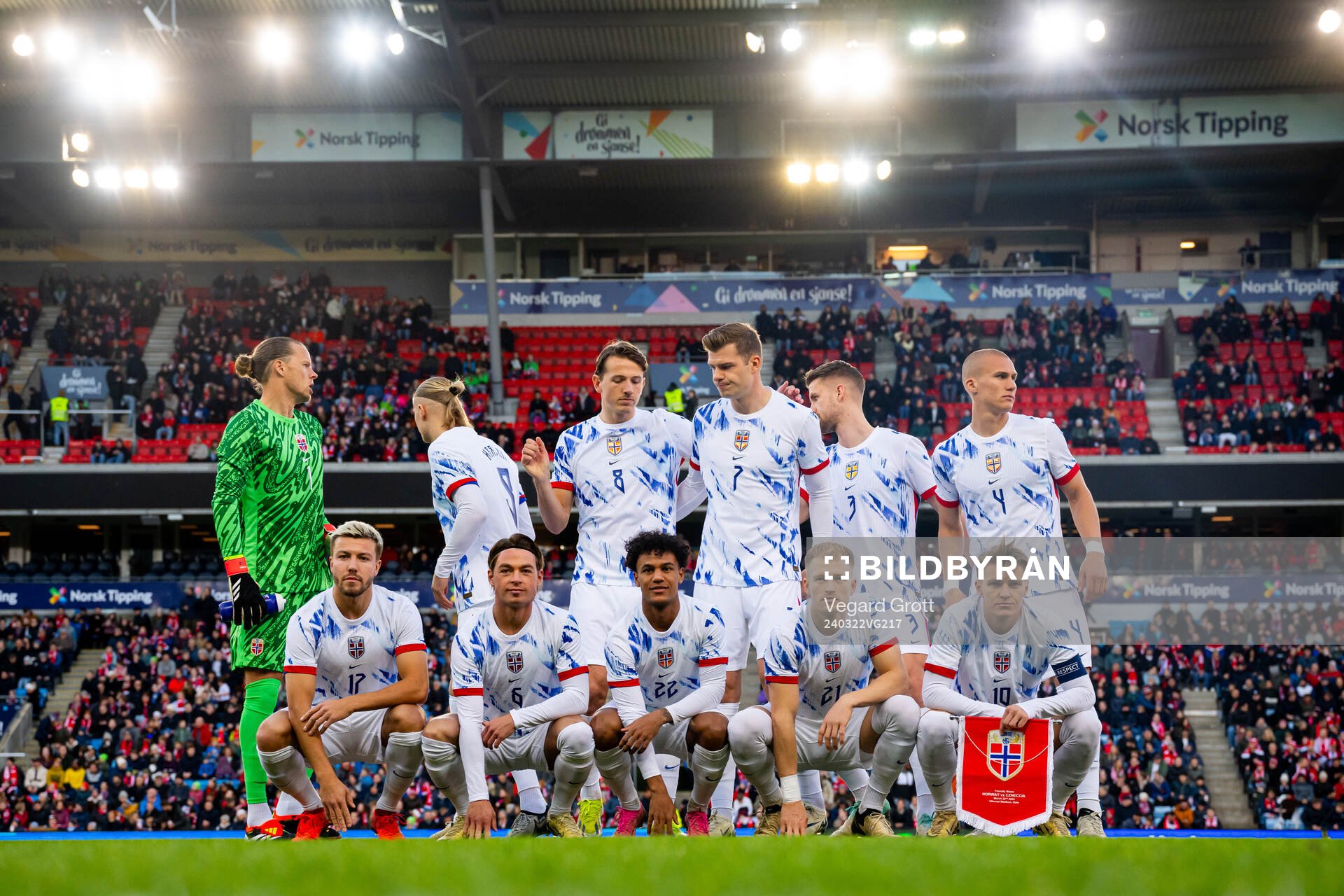 The starting eleven of Norway pose for a team photo