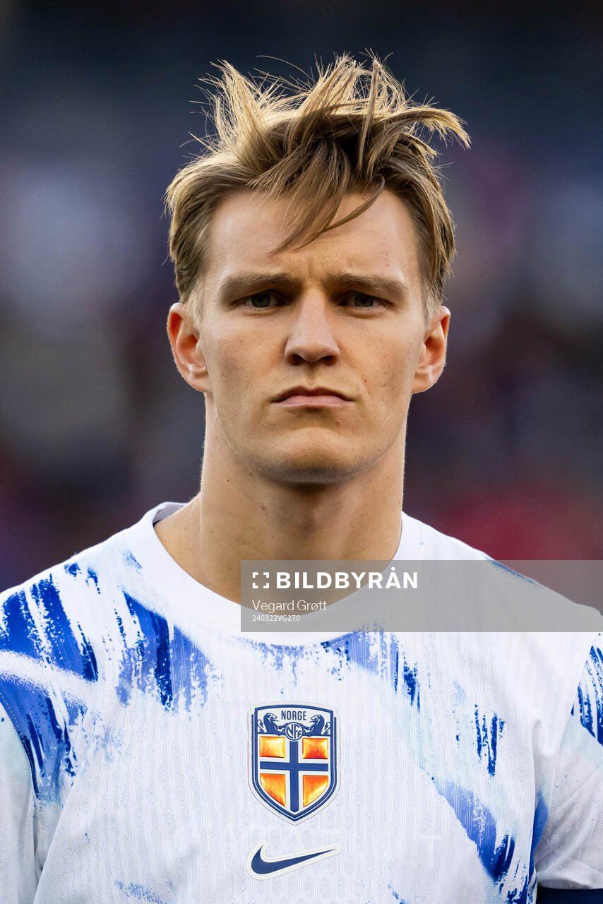 Martin Ødegaard of Norway line up