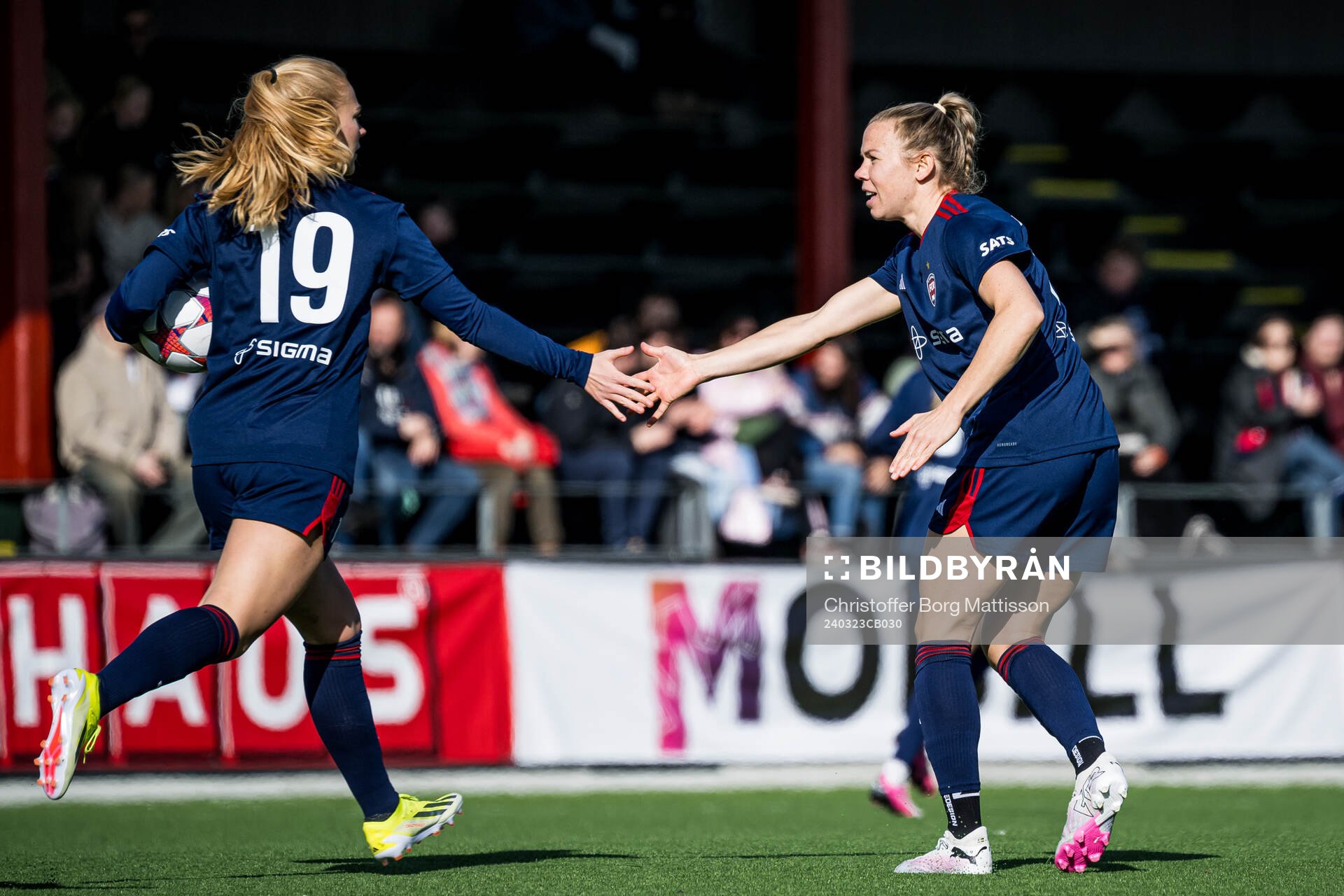 FC Rosengårds Sofie Bruun Bredgaard och Jessica Wik jublar