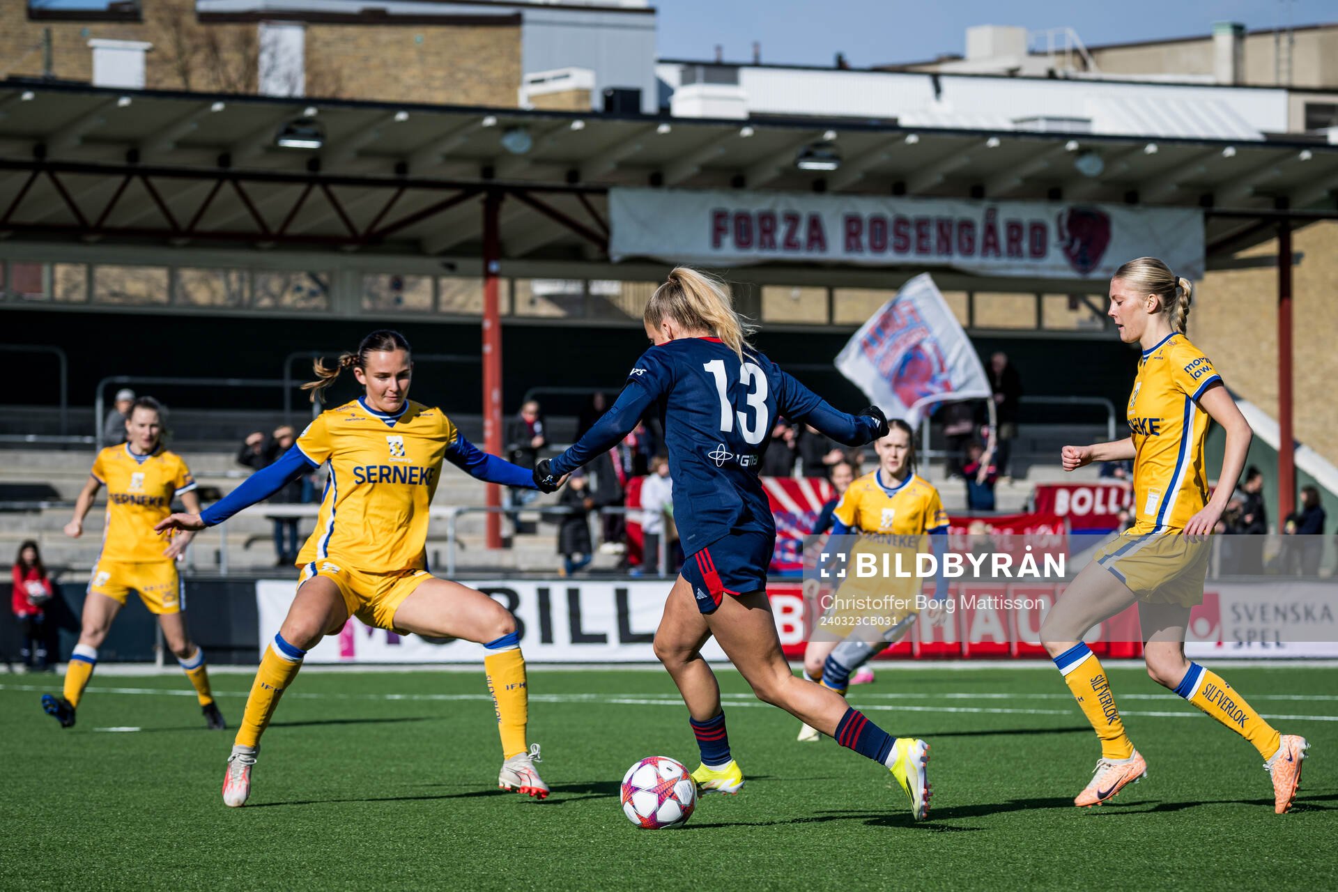 FC Rosengårds Olivia Holdt och IFK Göteborgs Evelina