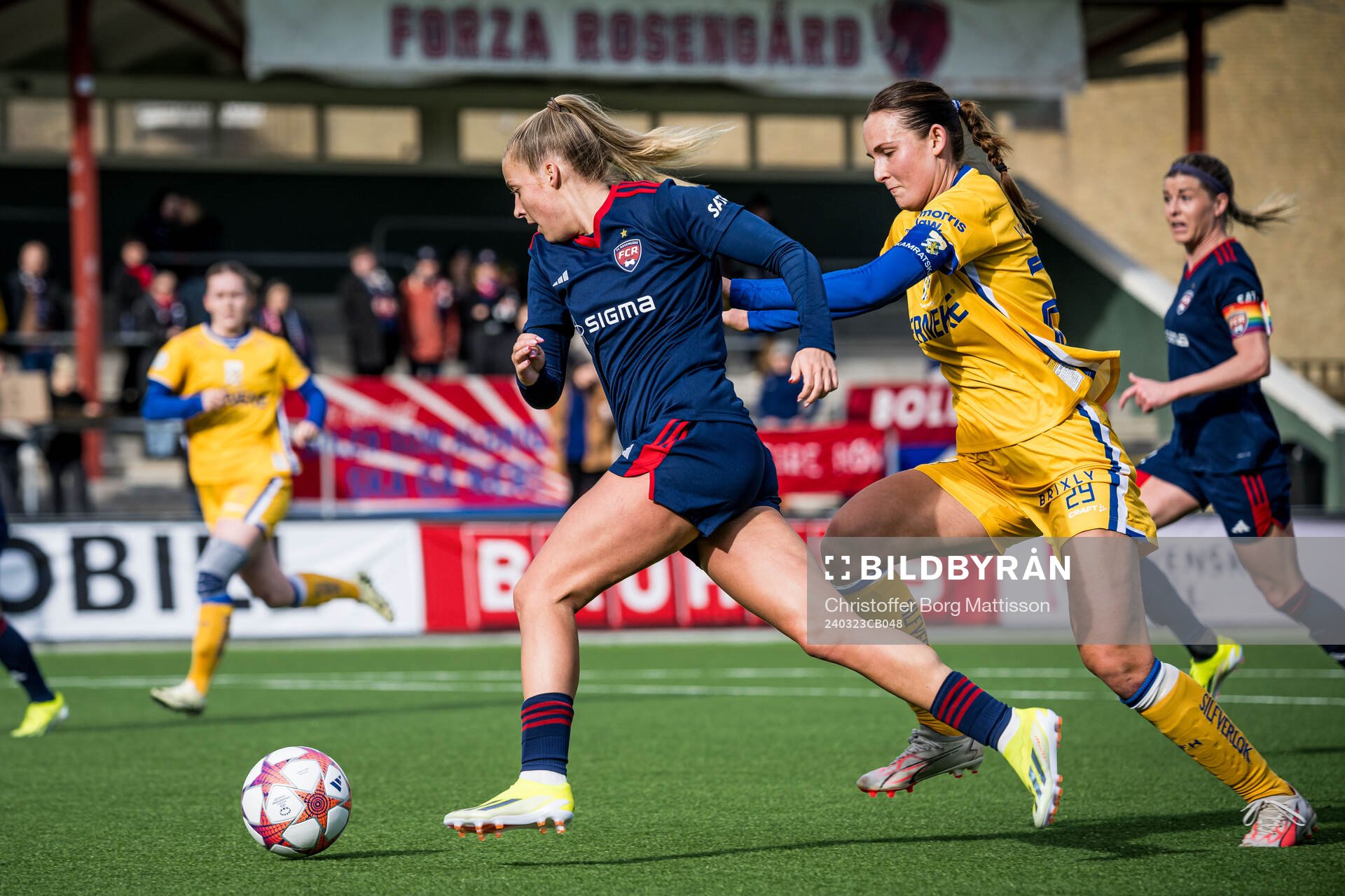 FC Rosengårds Olivia Holdt och IFK Göteborgs Evelina