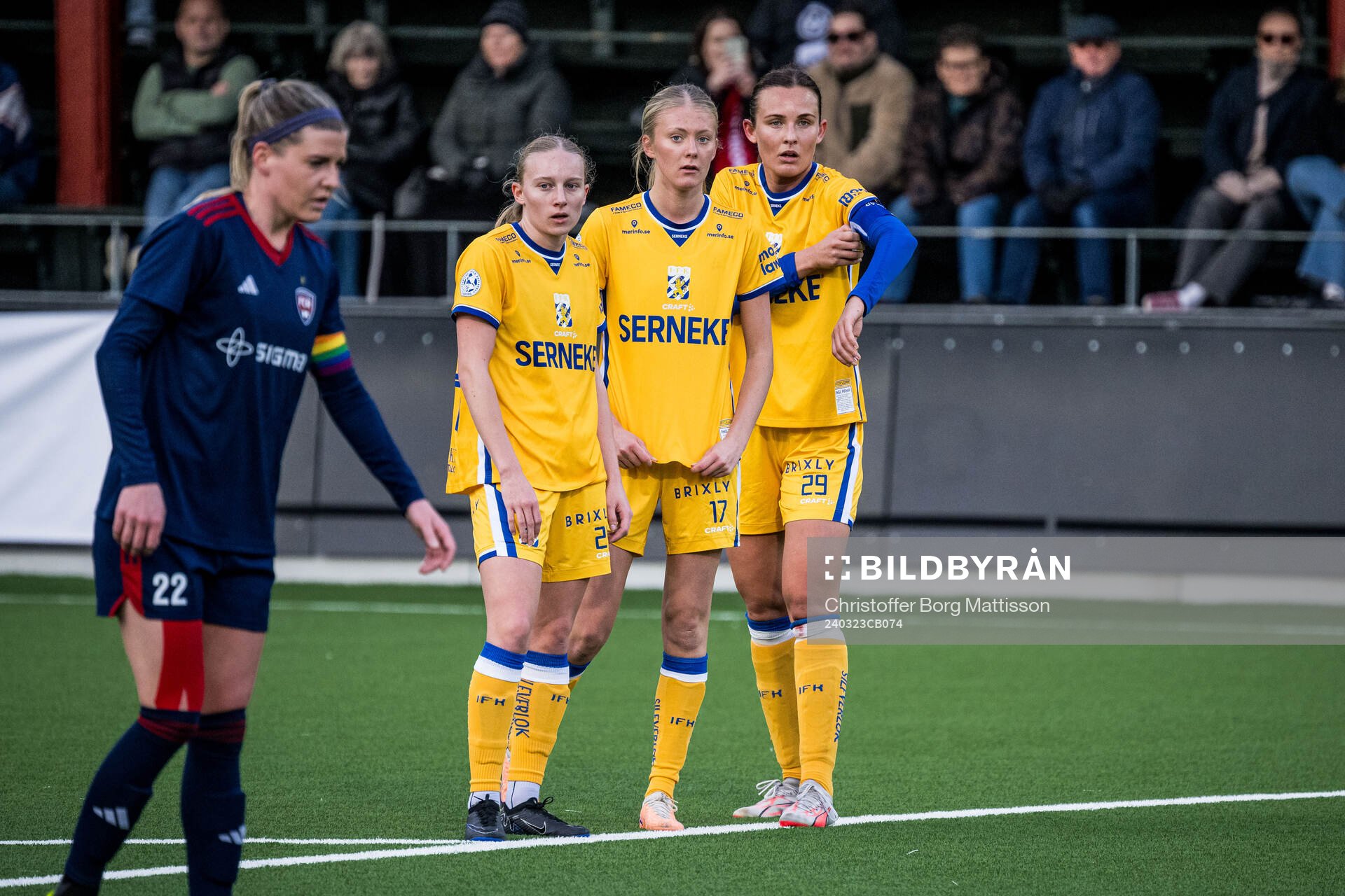 IFK Göteborgs Felicia Holmberg, Filippa Andersson och Evelina Persson under fotbollsmatchen i Svenska Cupen mellan FC Rosengård och IFK Göteborg den 23 mars 2024 i Malmö.