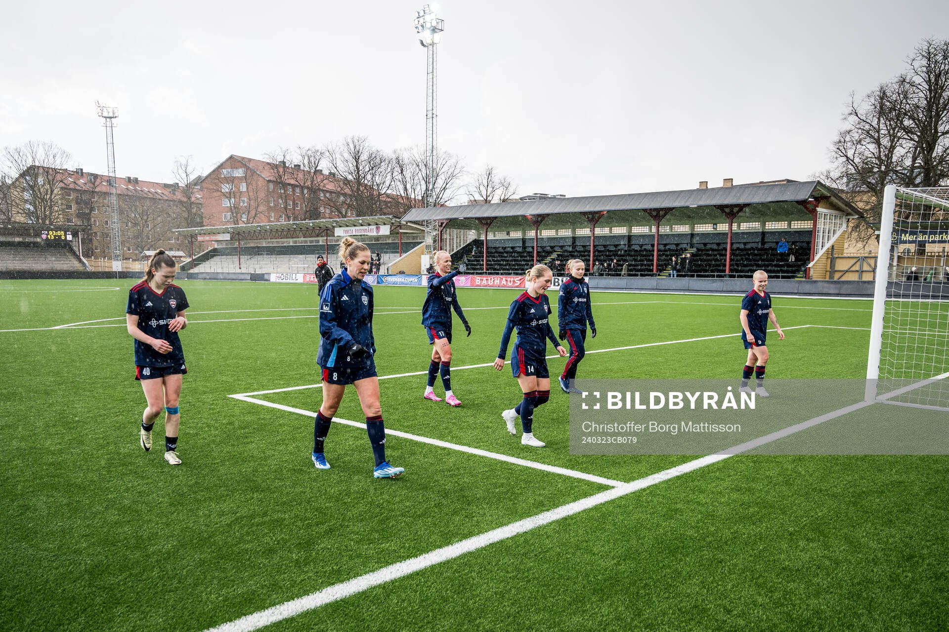 FC Rosengårds Bea Sprung, Emilia Larsson, Caroline Seger, Anni Hartikainen och Rebecca Knaak efter fotbollsmatchen i Svenska Cupen mellan FC Rosengård och IFK Göteborg den 23 mars 2024 i Malmö.