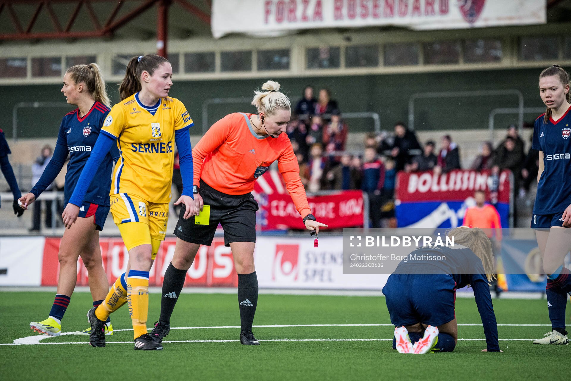 IFK Göteborgs Nathalie Andersson och Domare Isabelle