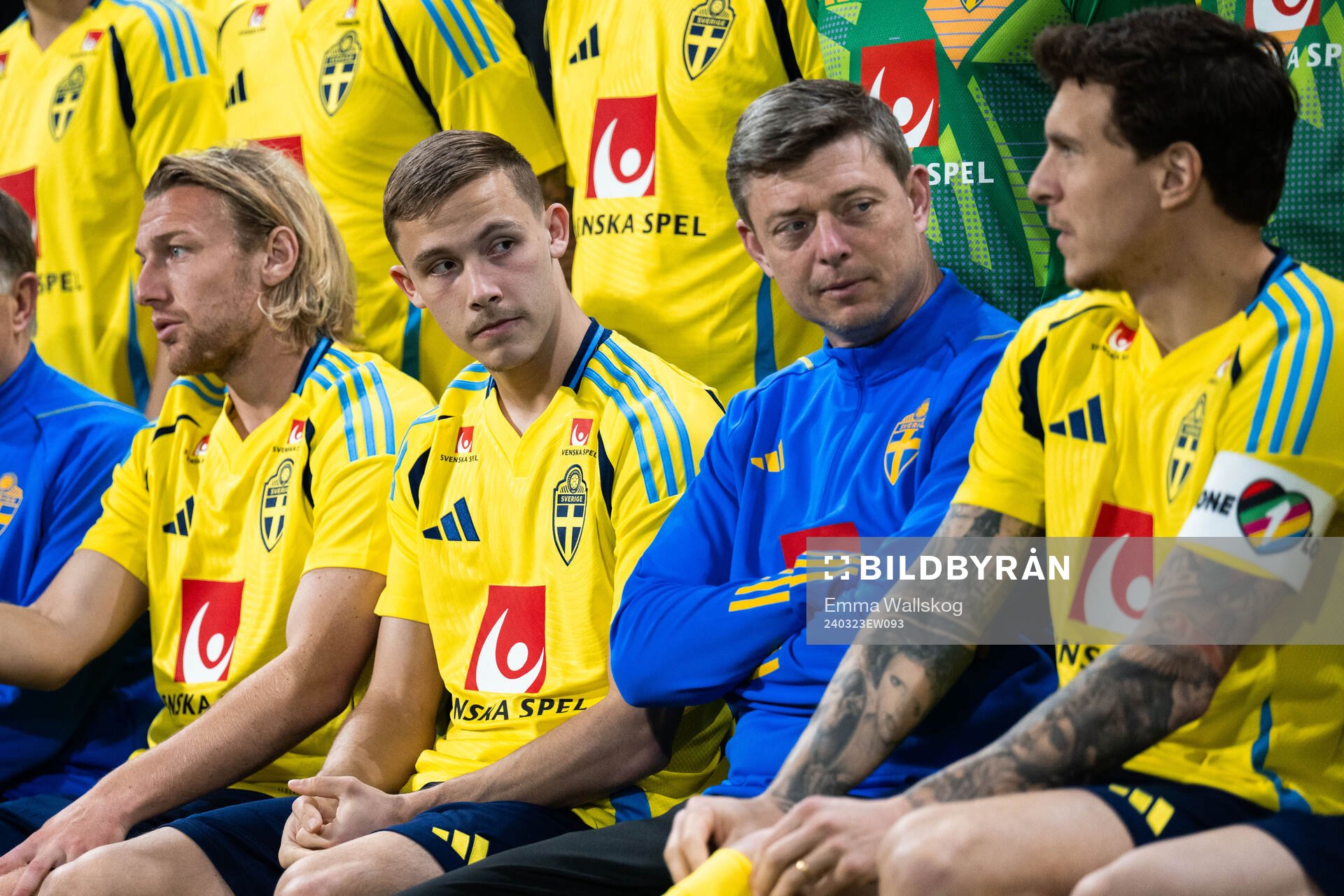 Jacob Ondrejka, head coach Jon Dahl Tomasson and Victor