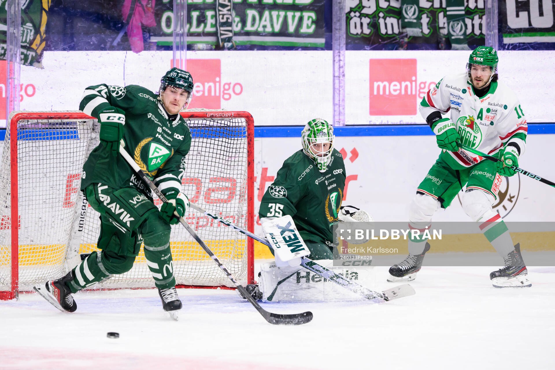 Färjestads Jeremy Salvas Groleau och målvakt Carl Lindbom