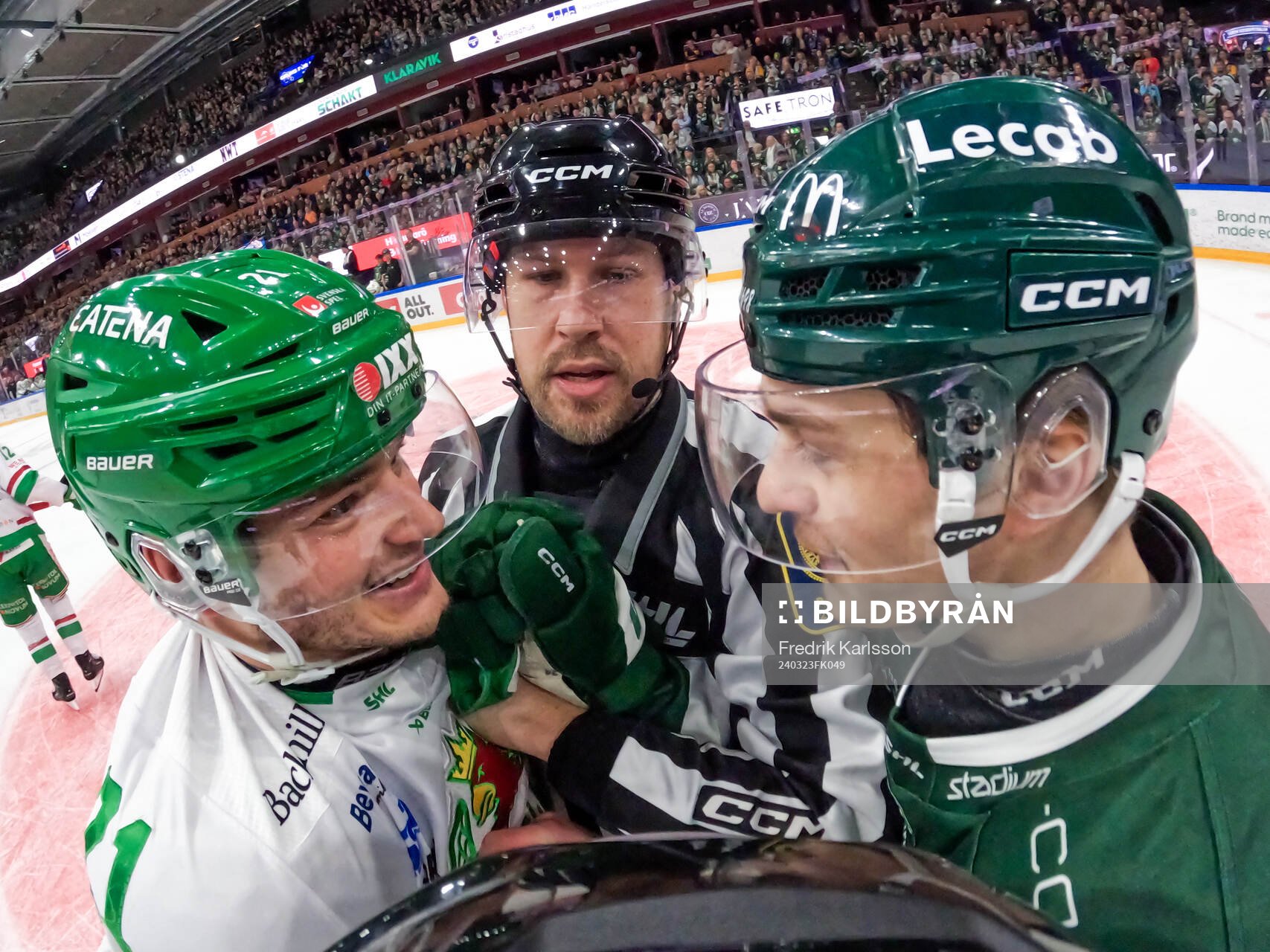 Rögles Henry Bowlby och Färjestads Lucas Forsell