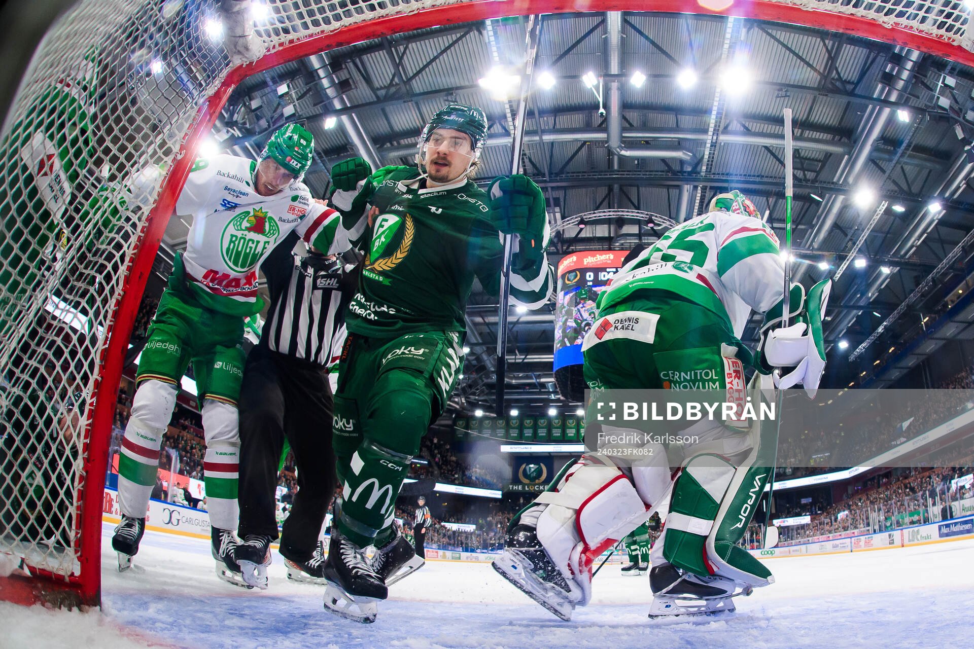 Rögles Brandon Davidson och Färjestads David Tomasek