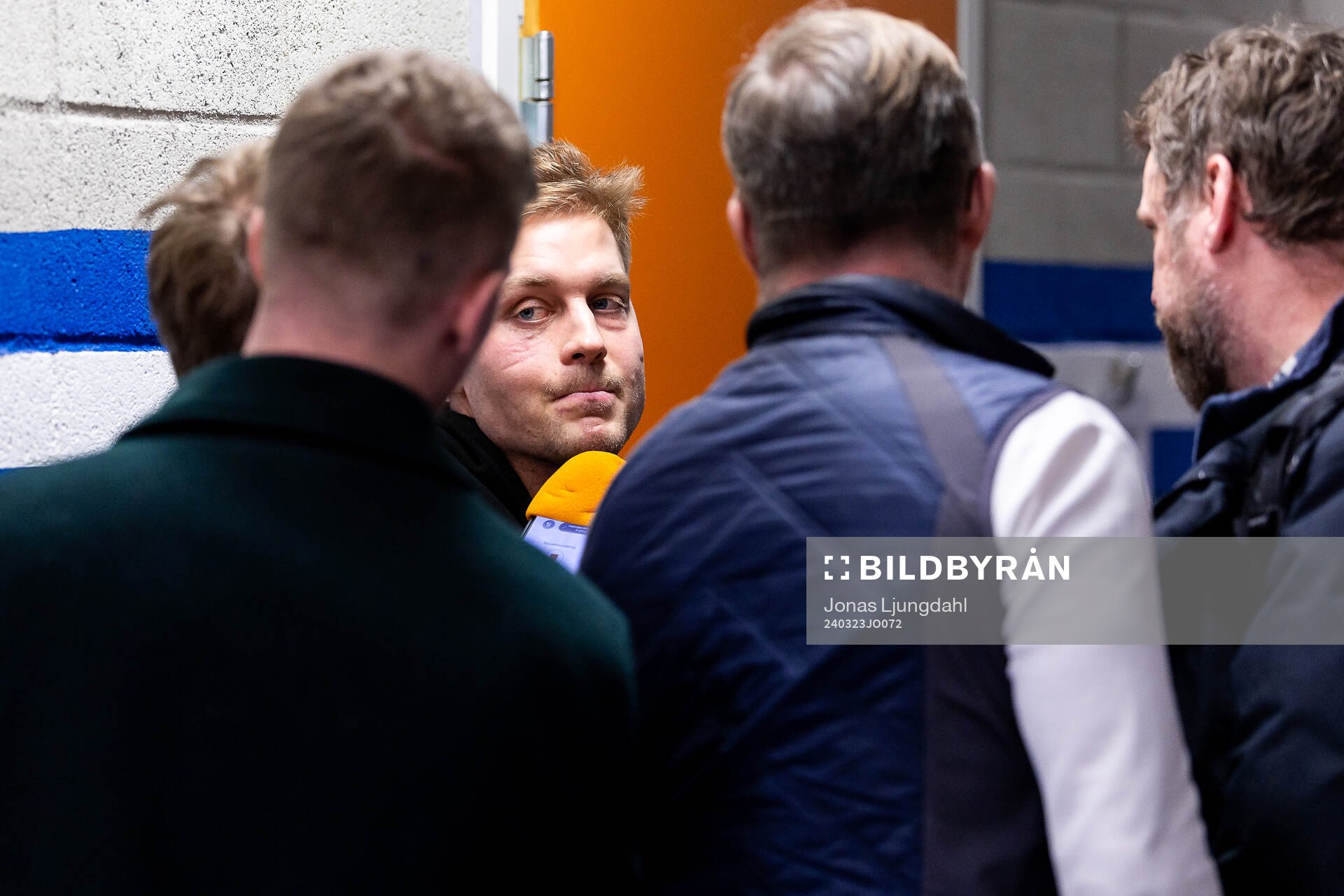 Luleås Juhani Tyrväinen blir intervjuad