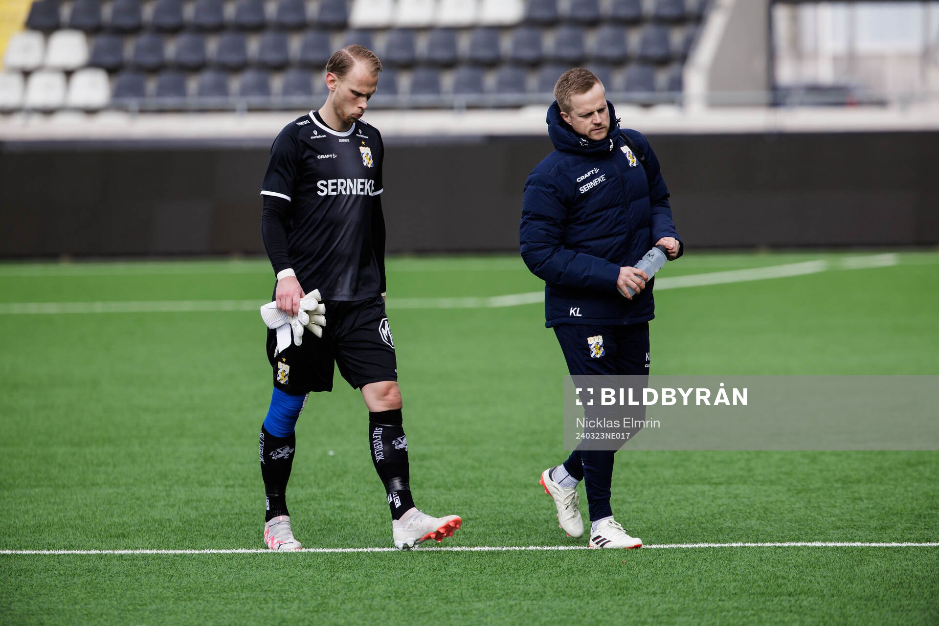 IFK Göteborgs målvakt Pontus Dahlberg lämnar planen