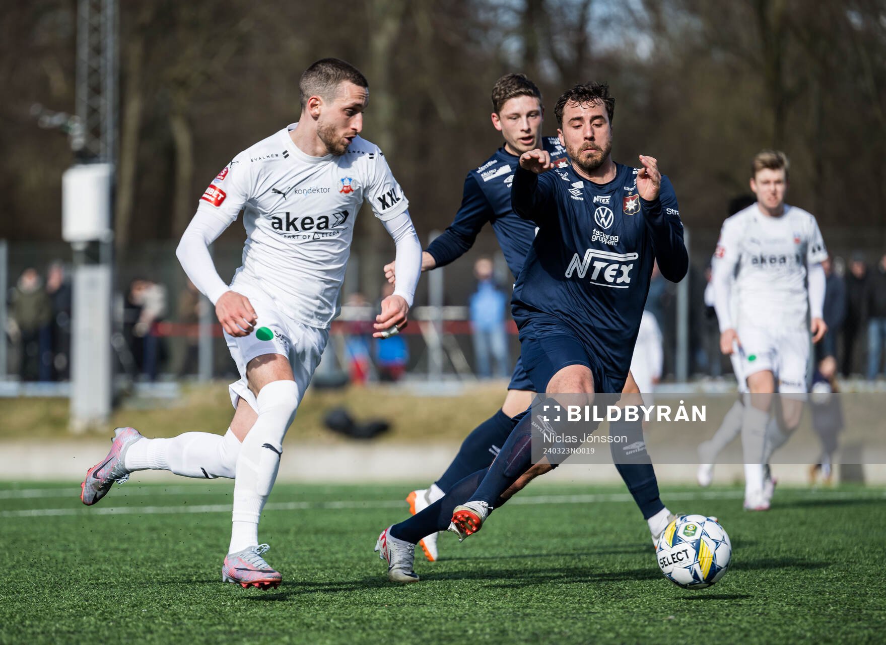 Helsingborgs Arian Kabashi och Örgrytes Jonathan Azulay