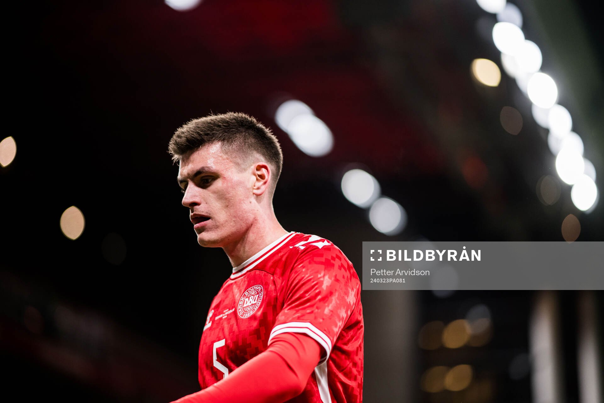 Joakim Mæhle of Denmark looks dejected