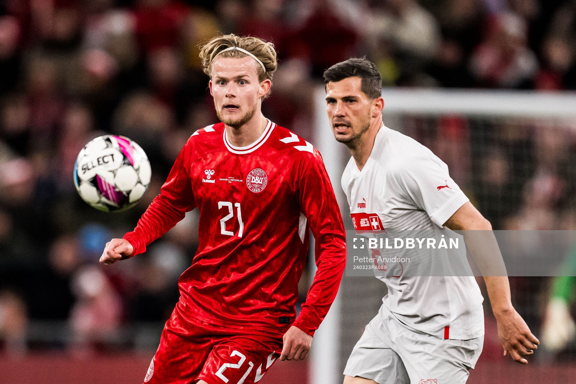 Morten Hjulmand of Denmark and Remo Freuler of Switzerland