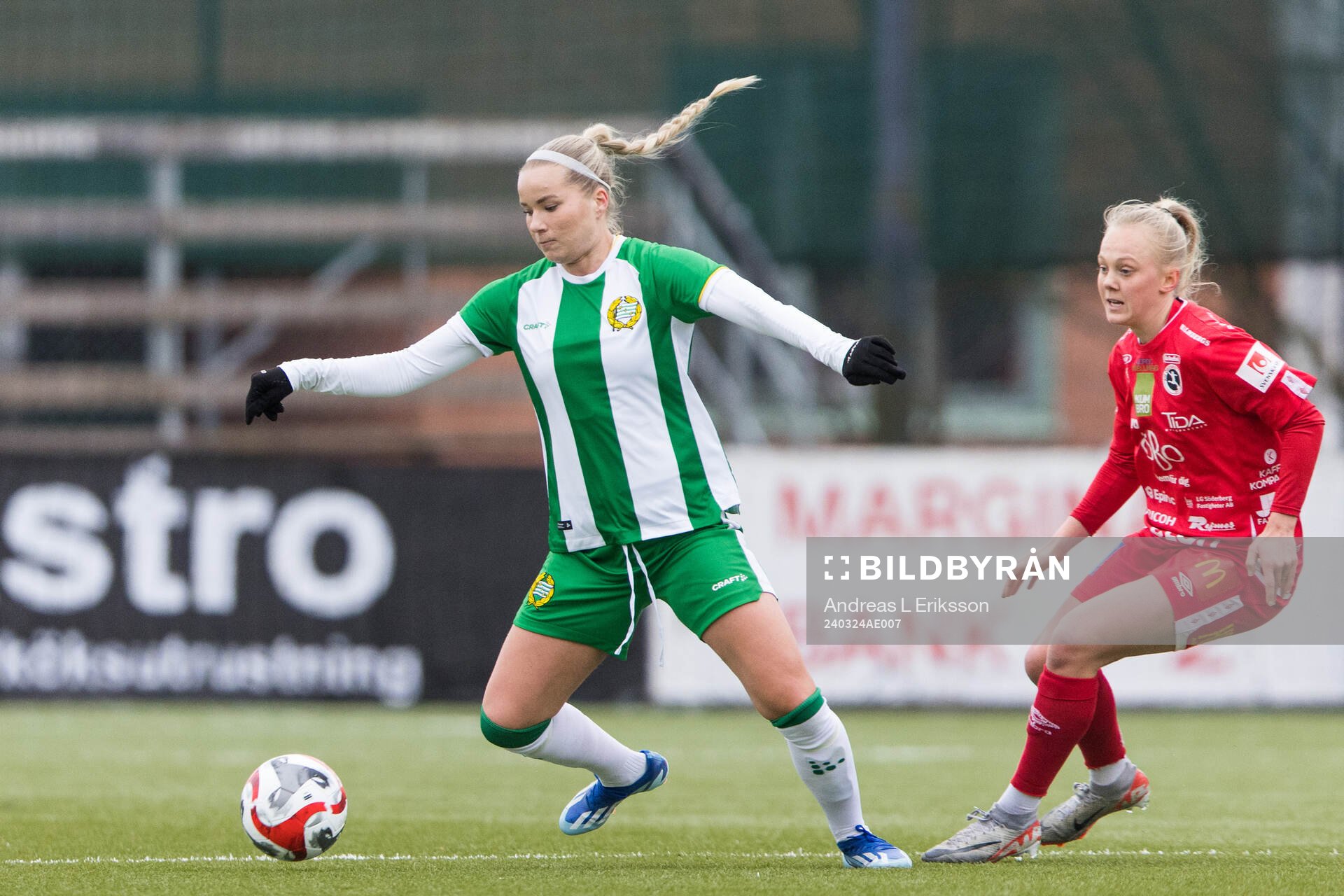 Hammarbys Eva Nyström och Örebros Molly Johansson