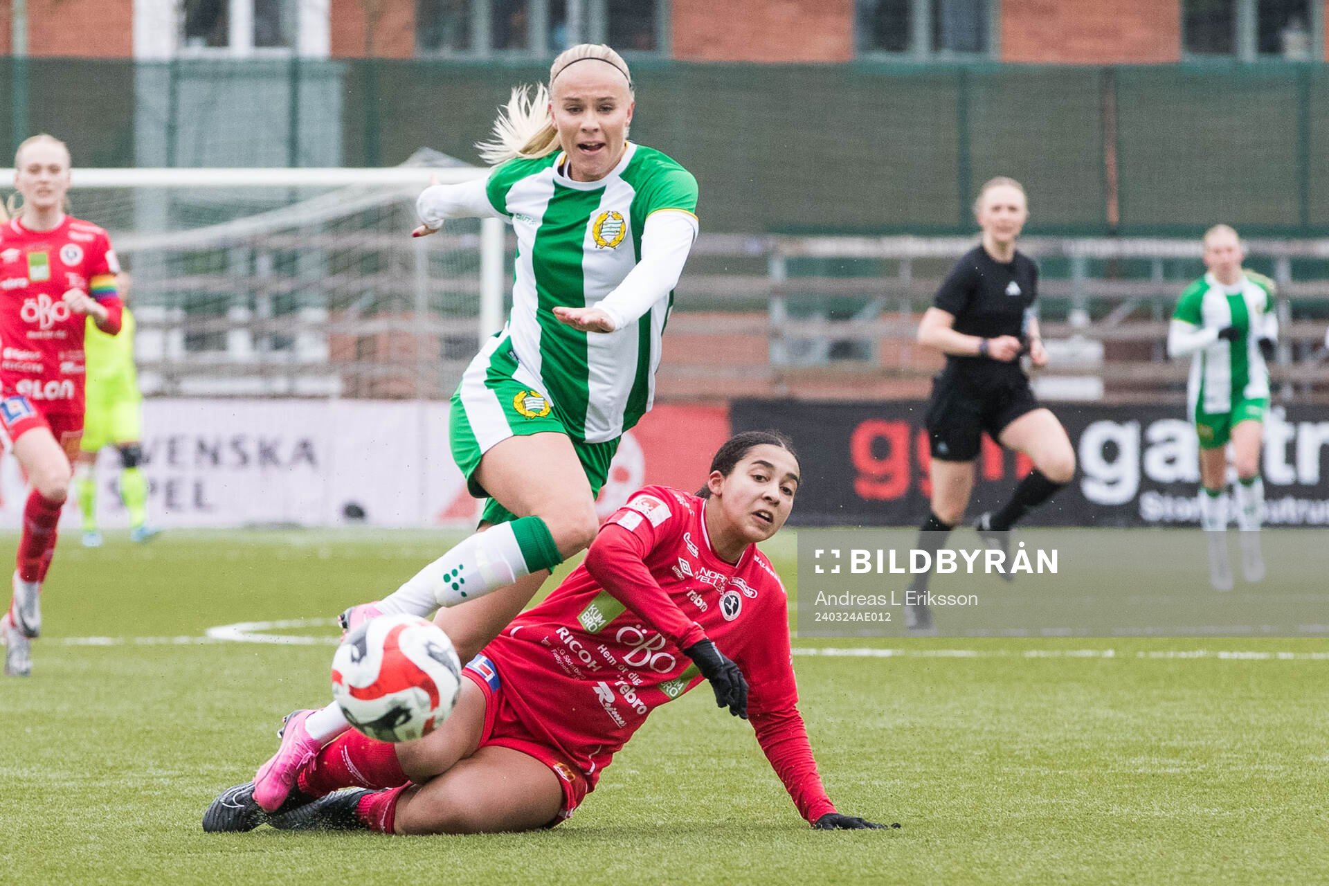 Hammarbys Anna Jøsendal och Örebros Ashley Michelle Barron