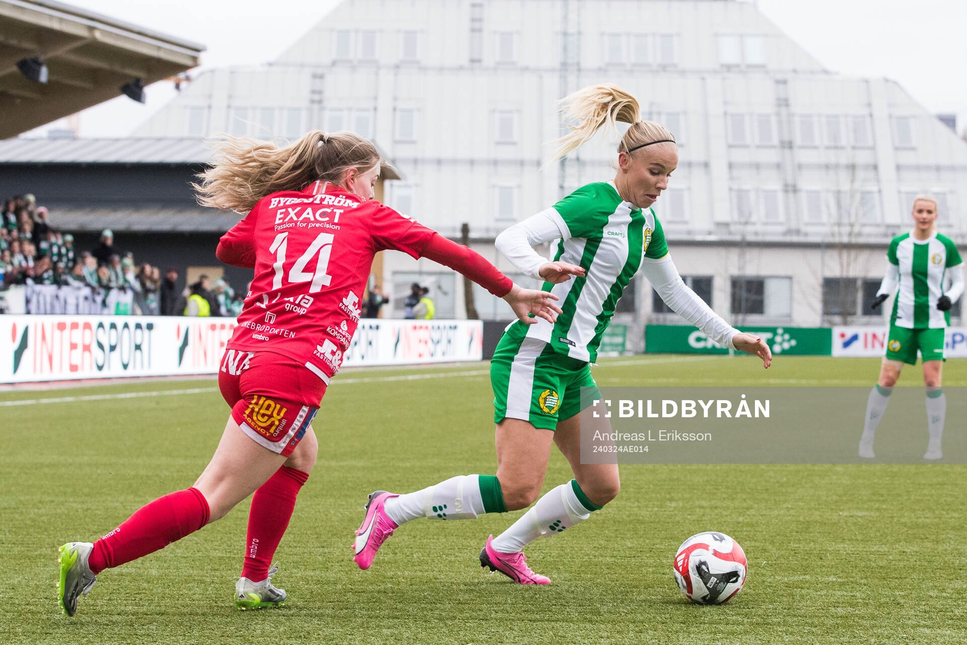 Örebros Bergþora Sol Ásmundsdottir och Hammarbys Stina