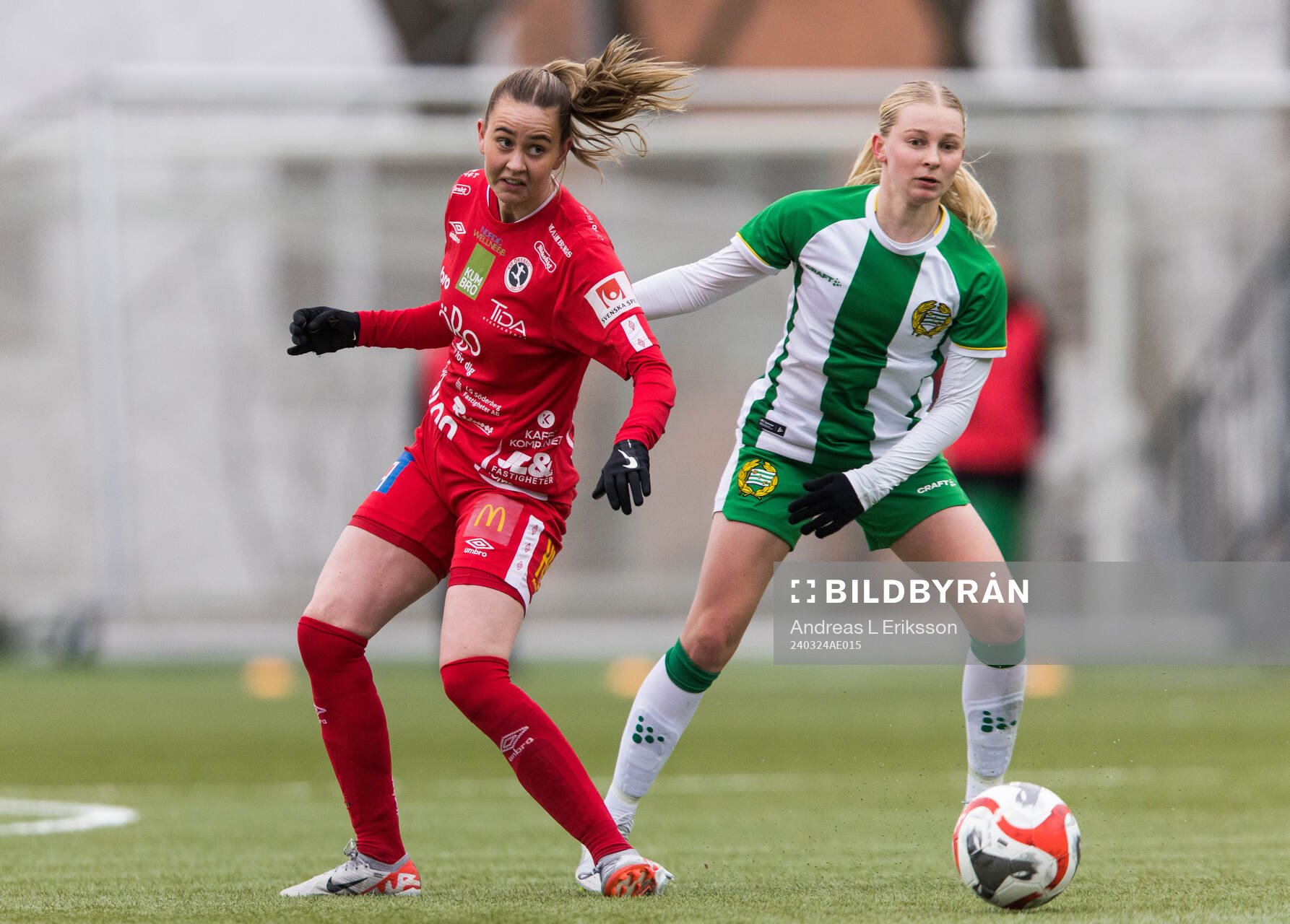 Örebros Katla Maria Thordardottir och Hammarbys Emilie