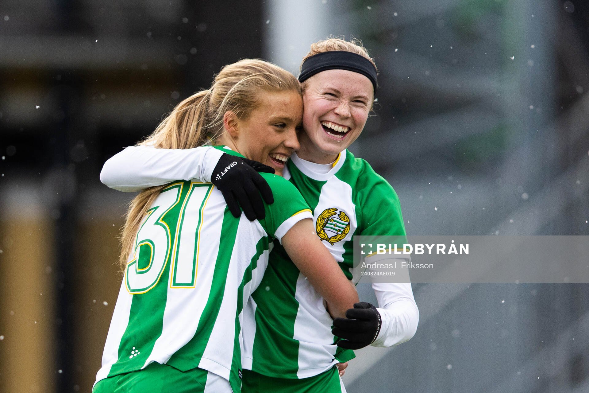 Hammarbys Smilla Holmberg och Julie Blakstad jublar