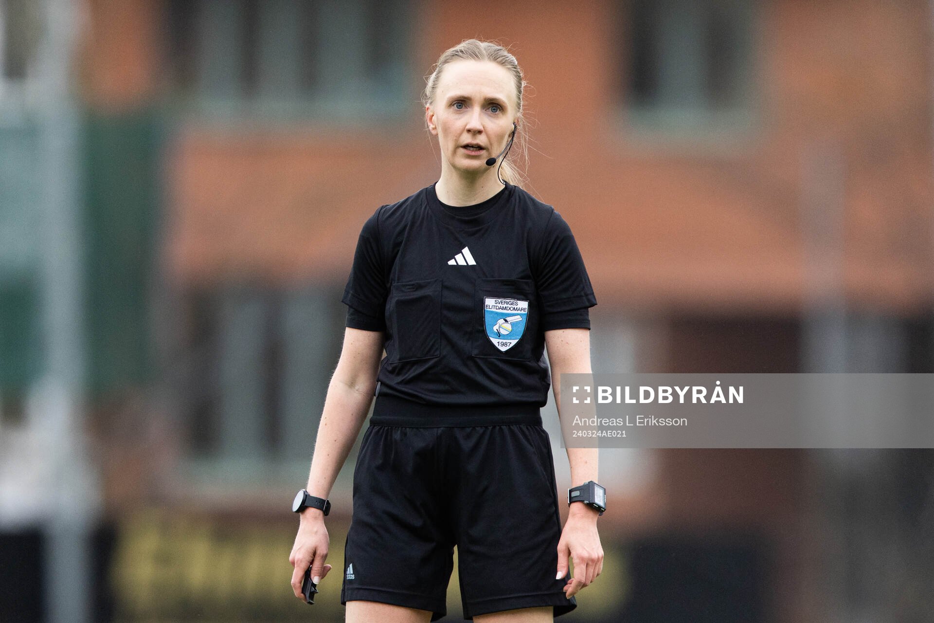 Domare Sofie Borck Janeheim under fotbollsmatchen i Svenska Cupen mellan Hammarby och Örebro den 24 mars 2024 i Stockholm. 