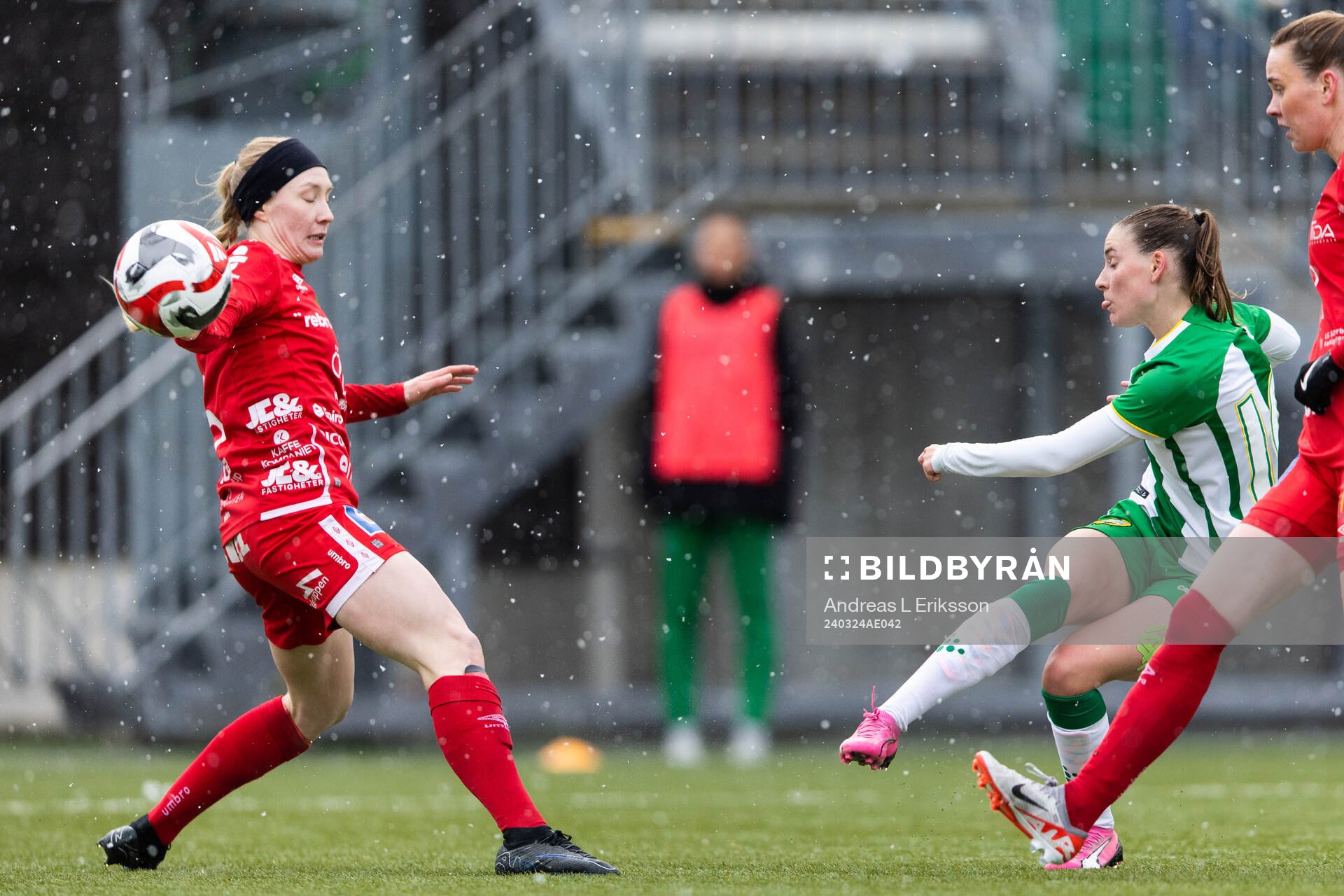 Hammarbys Smilla Vallotto med ett skott förbi Örebros