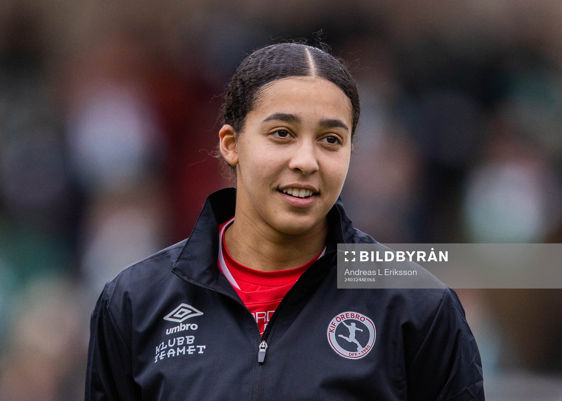 Örebros Ashley Michelle Barron innan fotbollsmatchen i