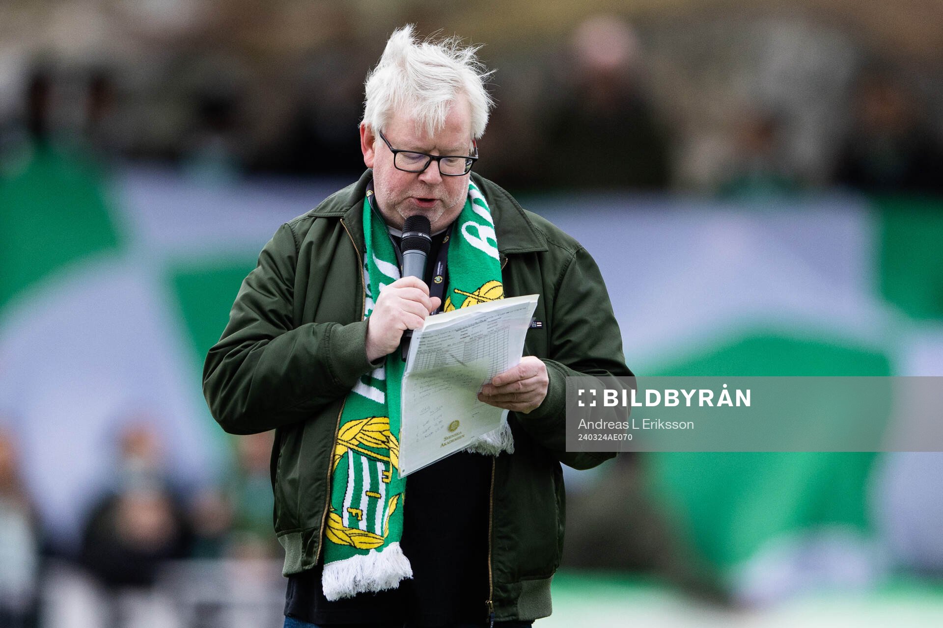 Hammarbys speaker Urban Rybrink innan fotbollsmatchen i