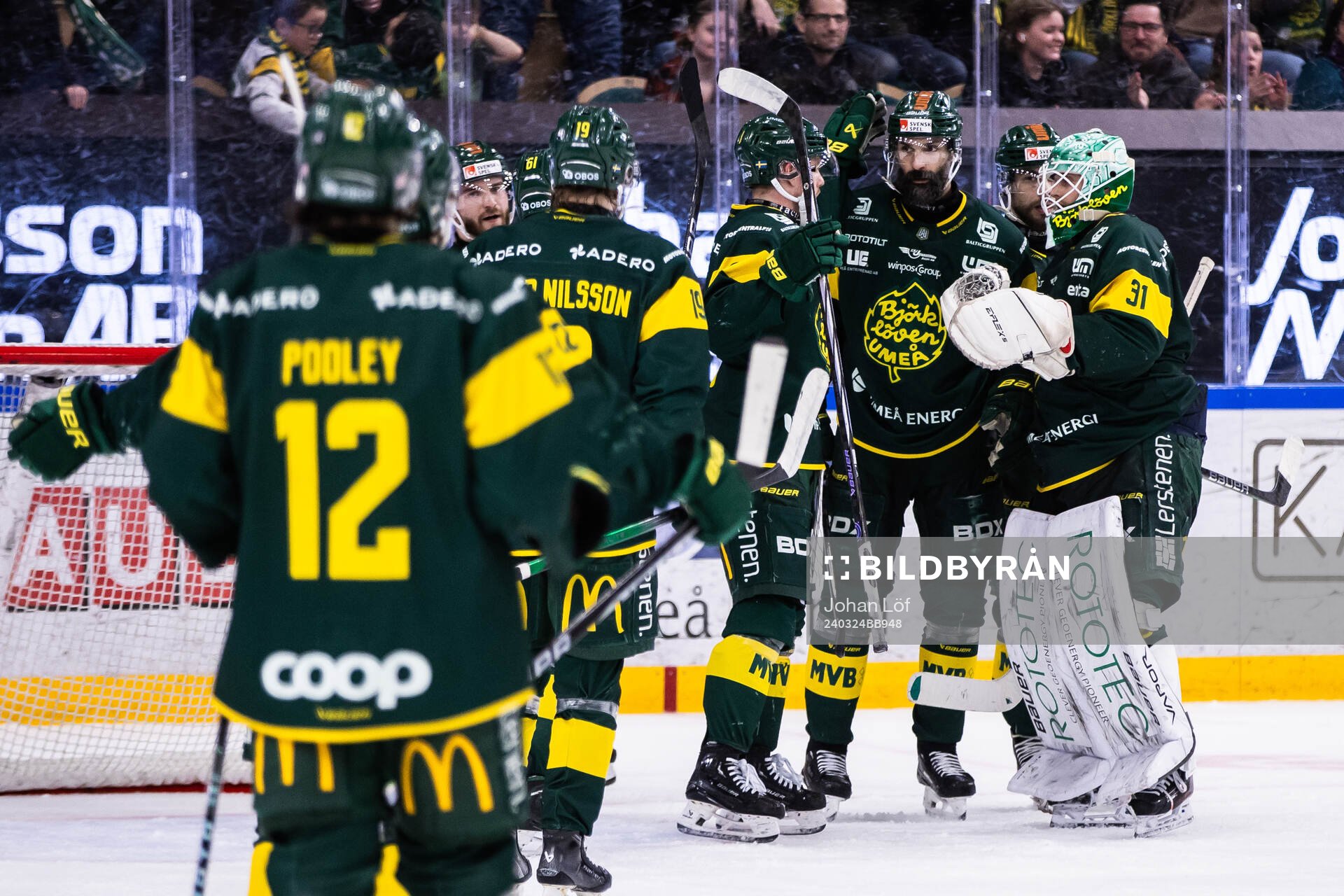 Björklövens spelare jublar
