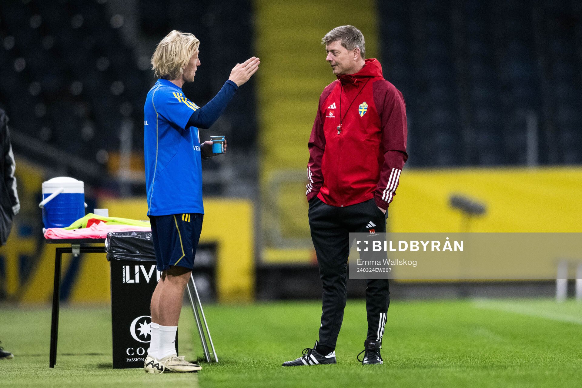 Emil Forsberg and Head coach Jon Dahl Tomasson of Sweden of