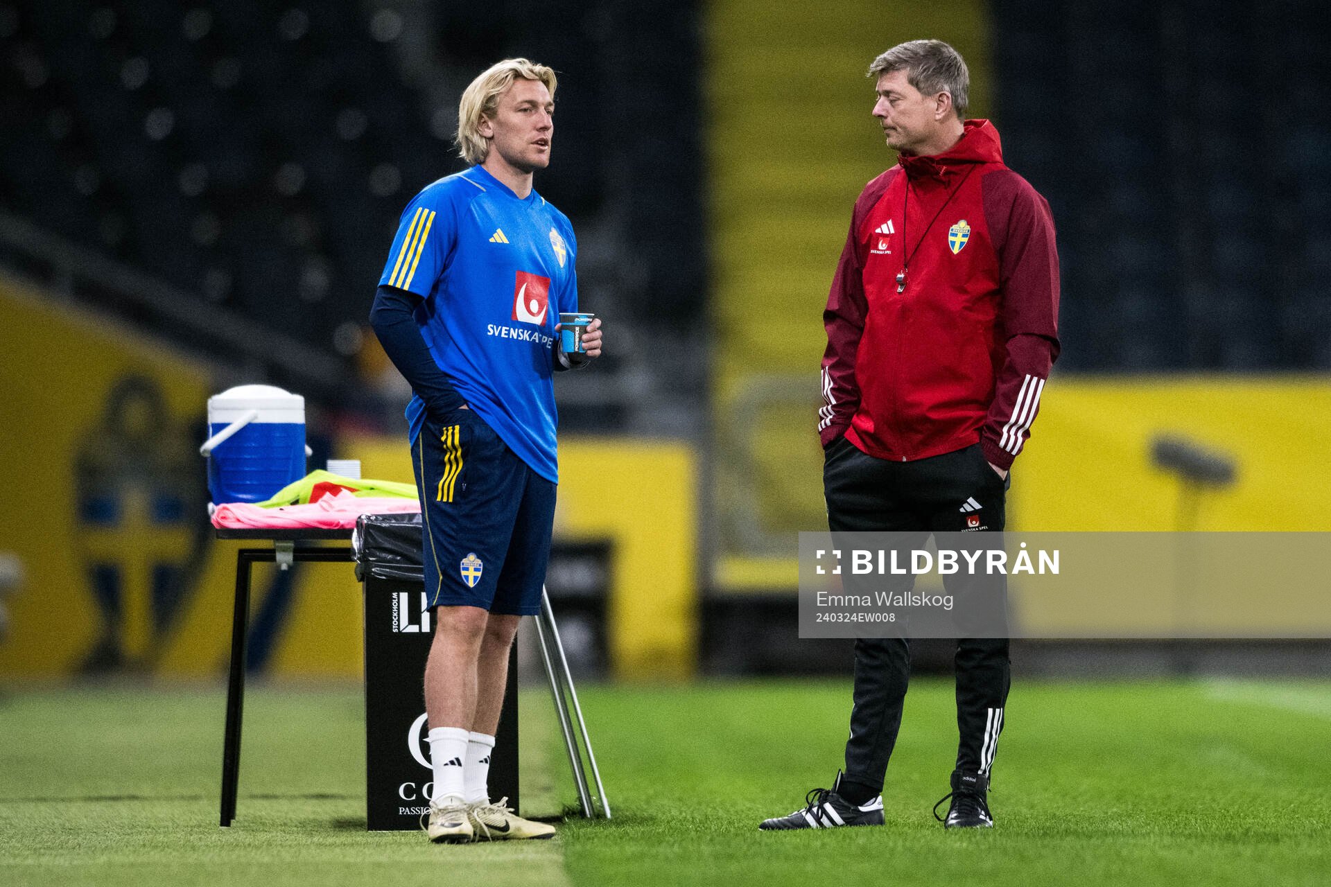 Emil Forsberg and Head coach Jon Dahl Tomasson of Sweden of