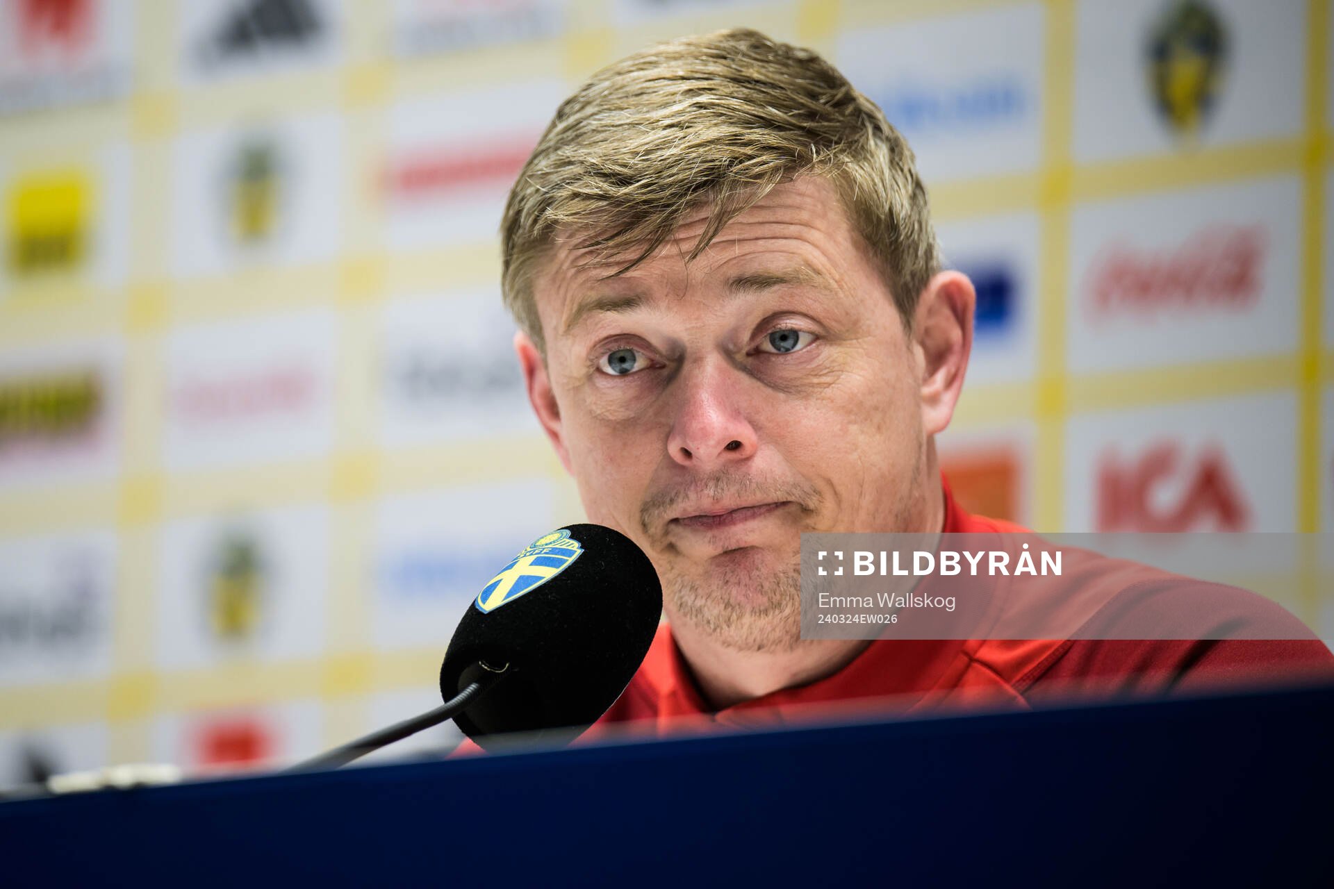 Head coach Jon Dahl Tomasson of the Swedish men's national