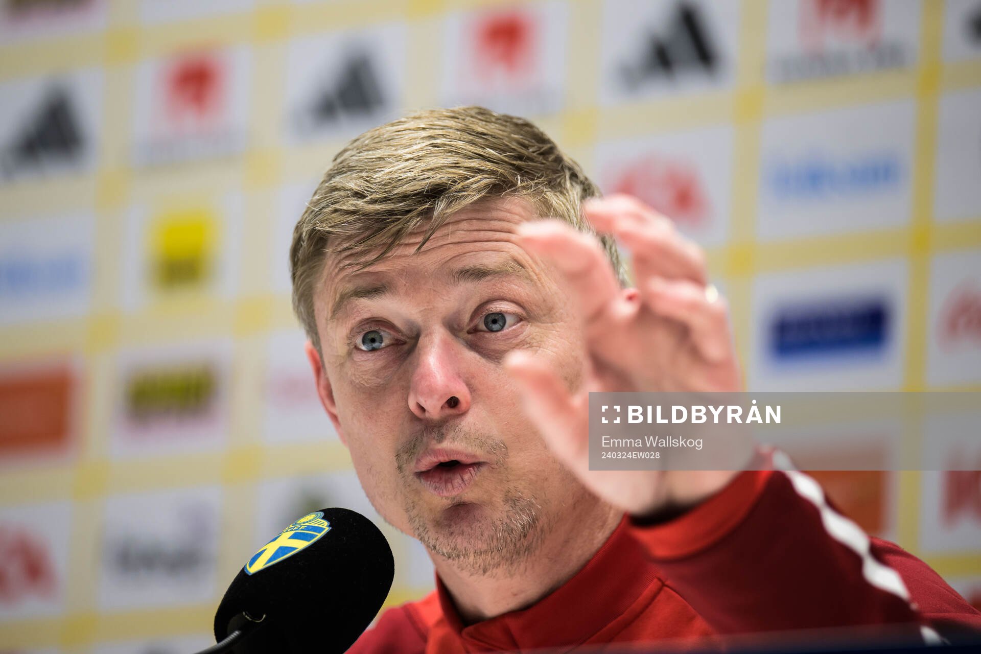 Head coach Jon Dahl Tomasson of the Swedish men's national