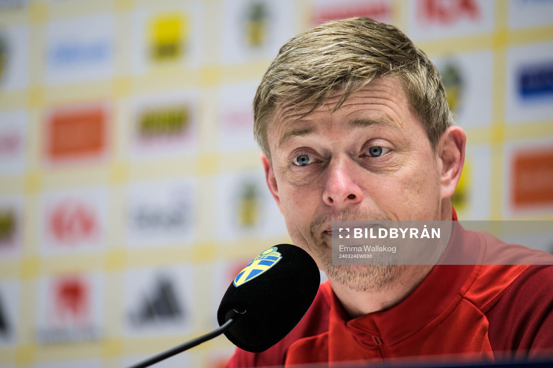 Head coach Jon Dahl Tomasson of the Swedish men's national