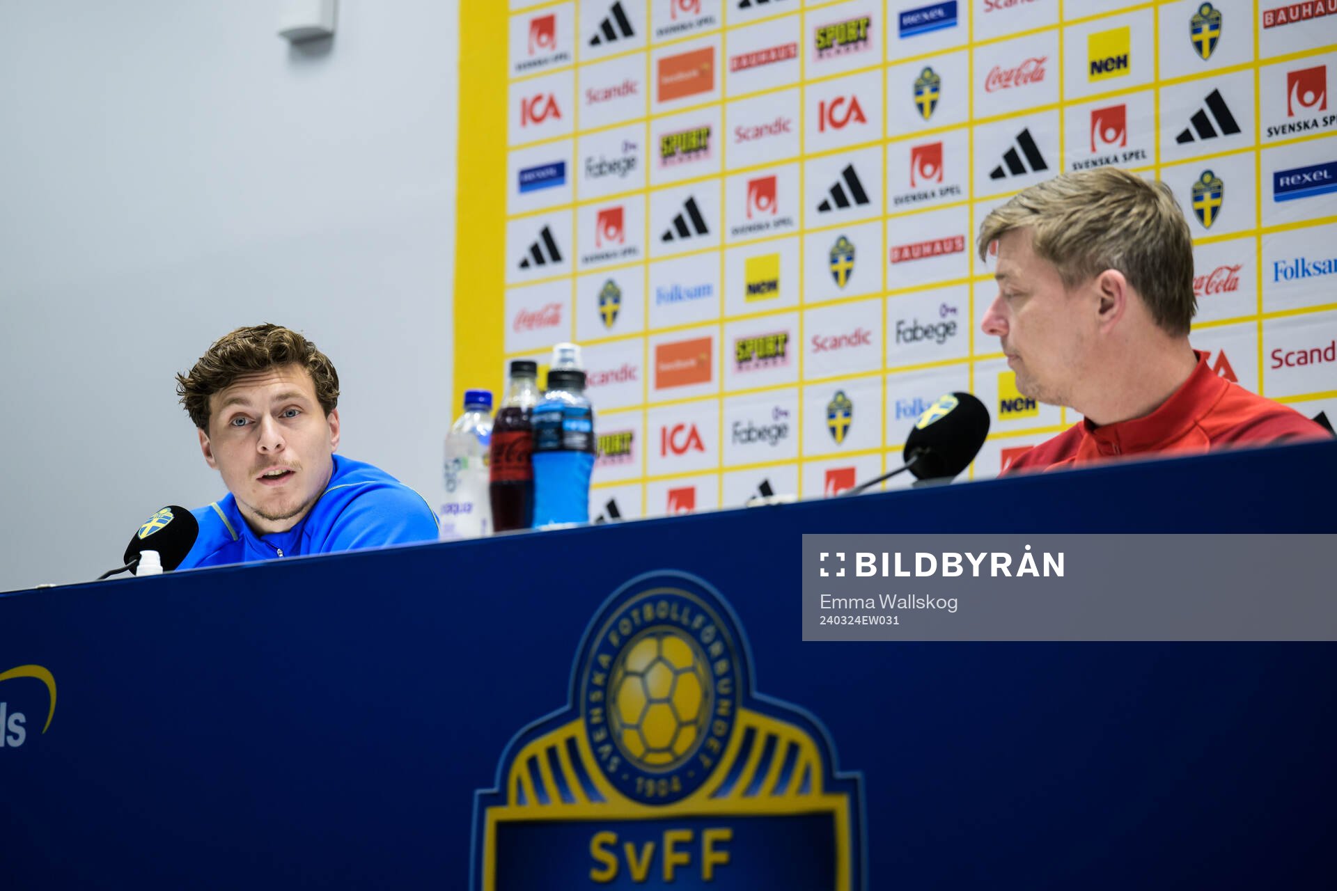 Victor Nilsson Lindelöf and head coach Jon Dahl Tomasson