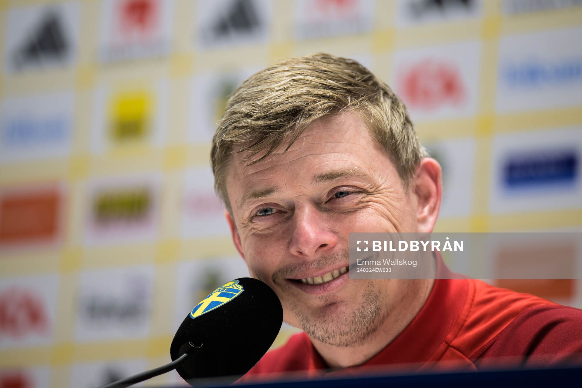 Head coach Jon Dahl Tomasson of the Swedish men's national
