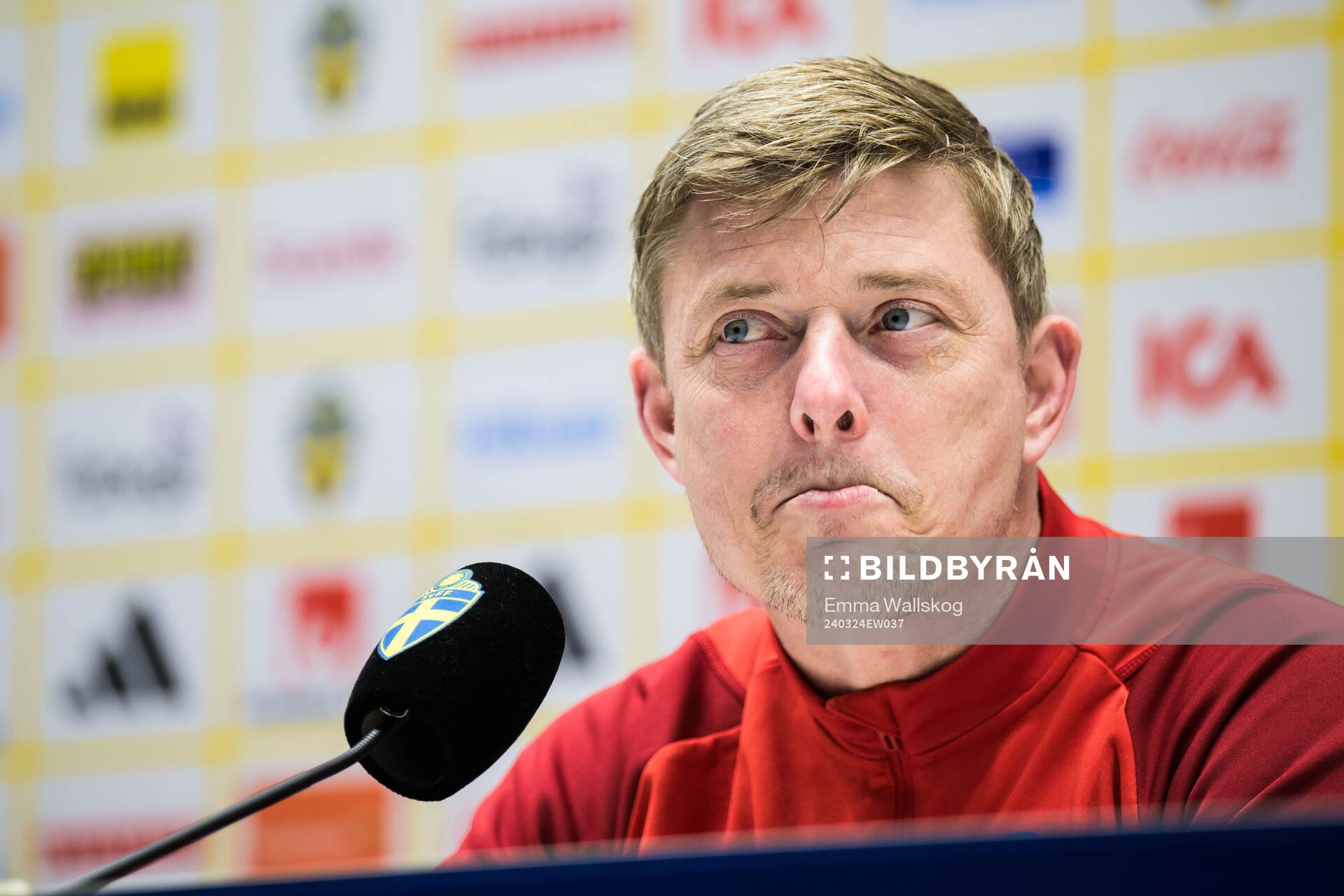Head coach Jon Dahl Tomasson of the Swedish men's national