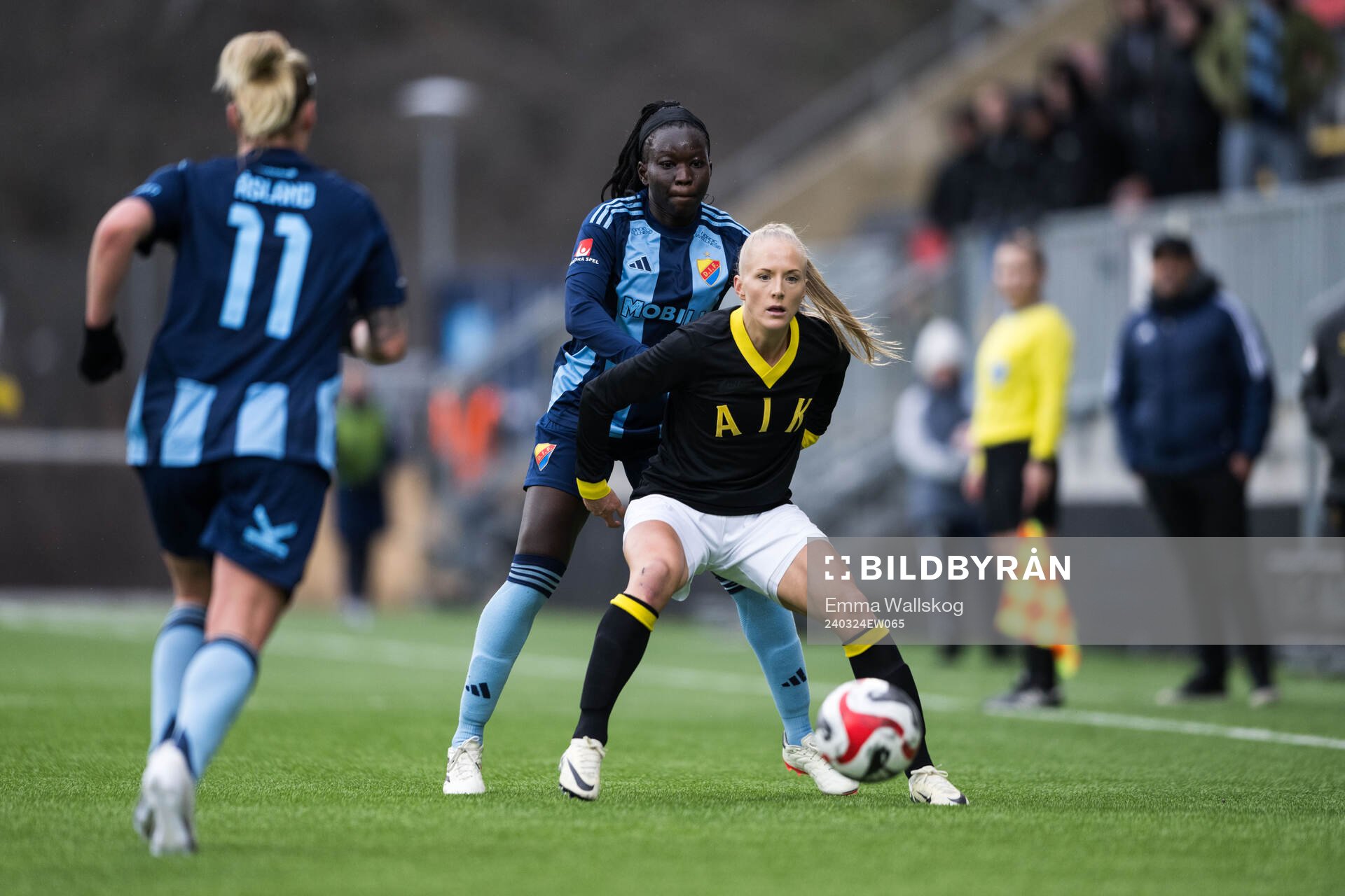 Djurgårdens Sura Yekka och AIKs Moa Sjöström