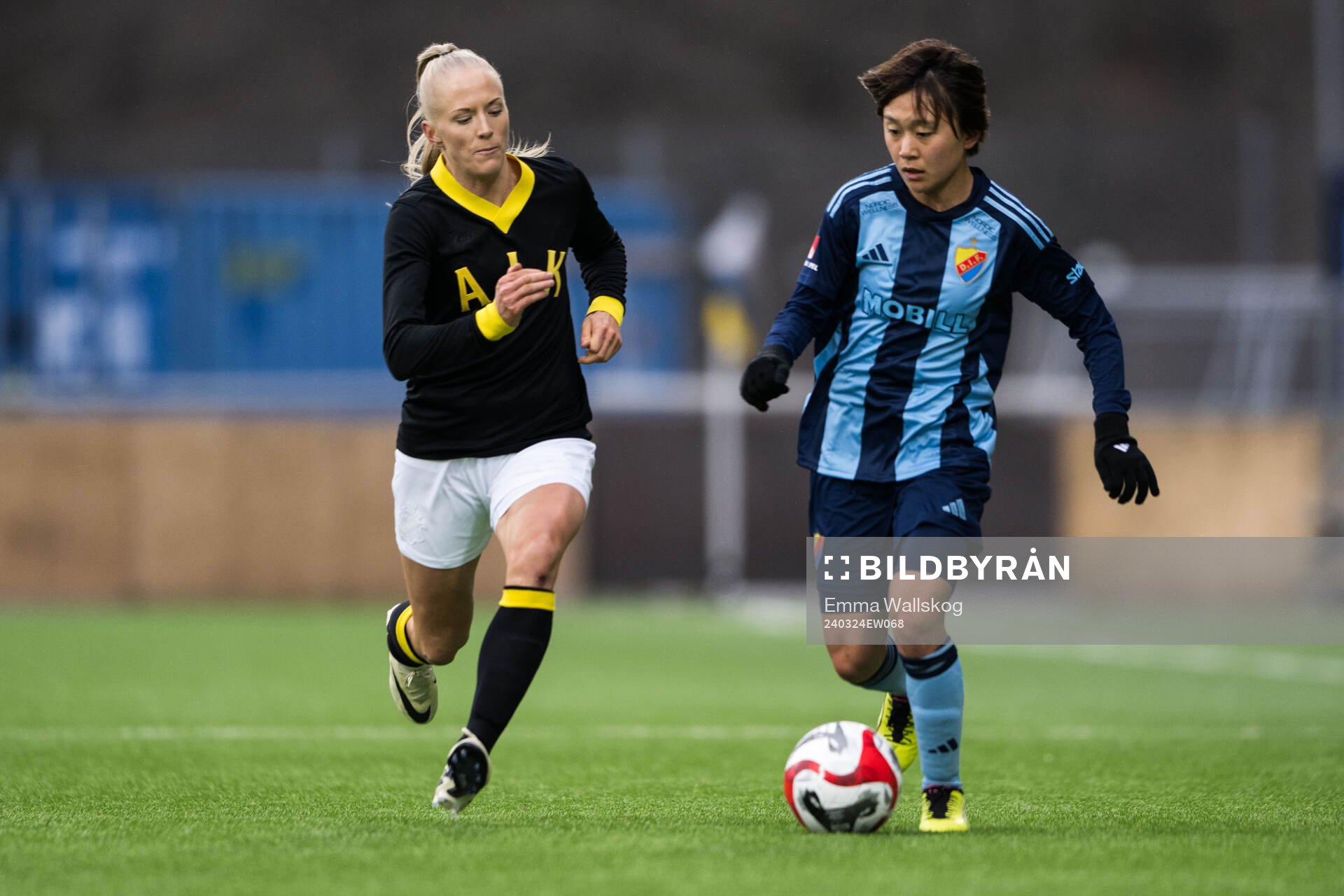 AIKs Moa Sjöström och Djurgårdens Shinomi Koyama