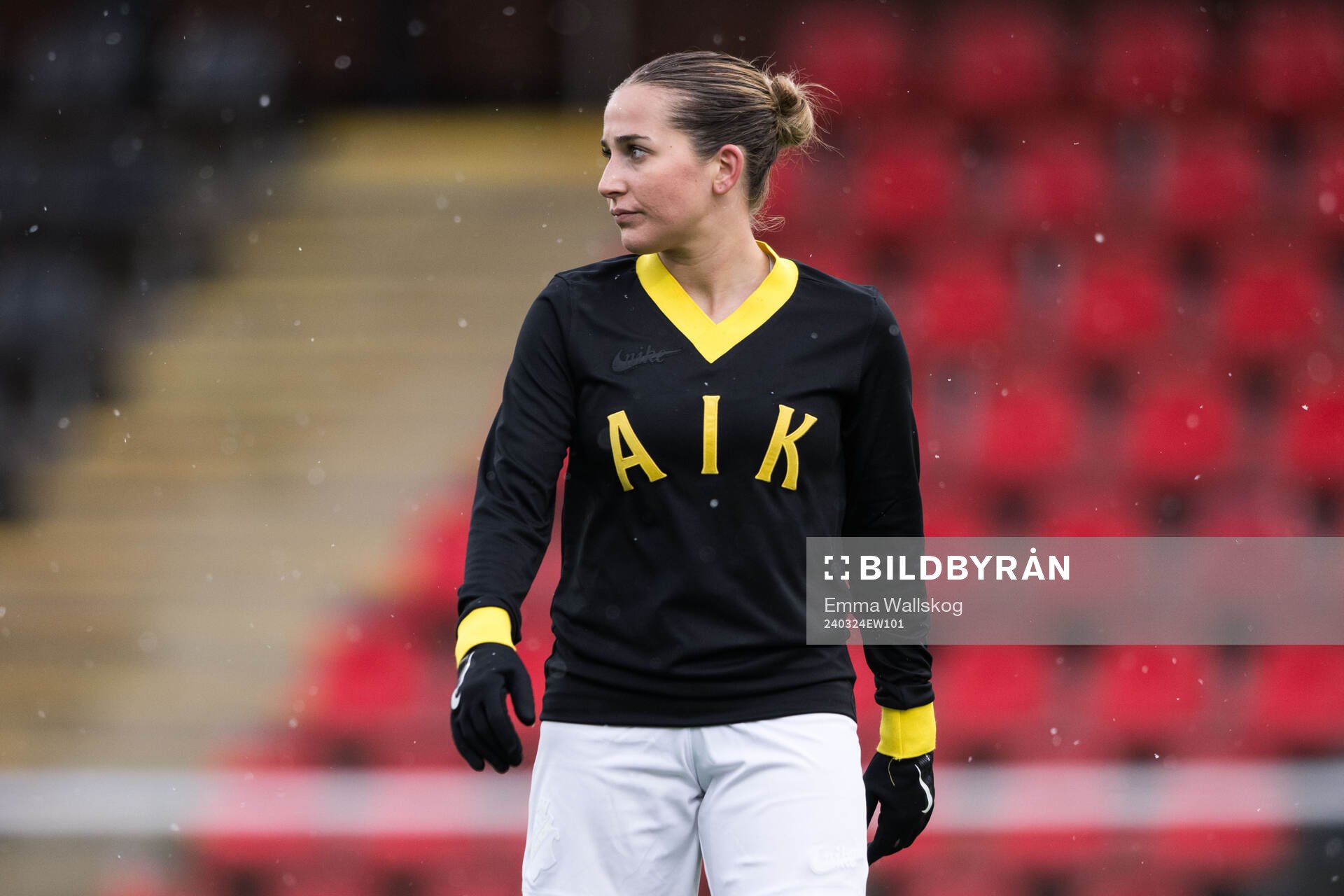 AIKs Felicia Saving under fotbollsmatchen i Svenska Cupen mellan Djurgården och AIK den 24 mars 2024 i Stockholm. 