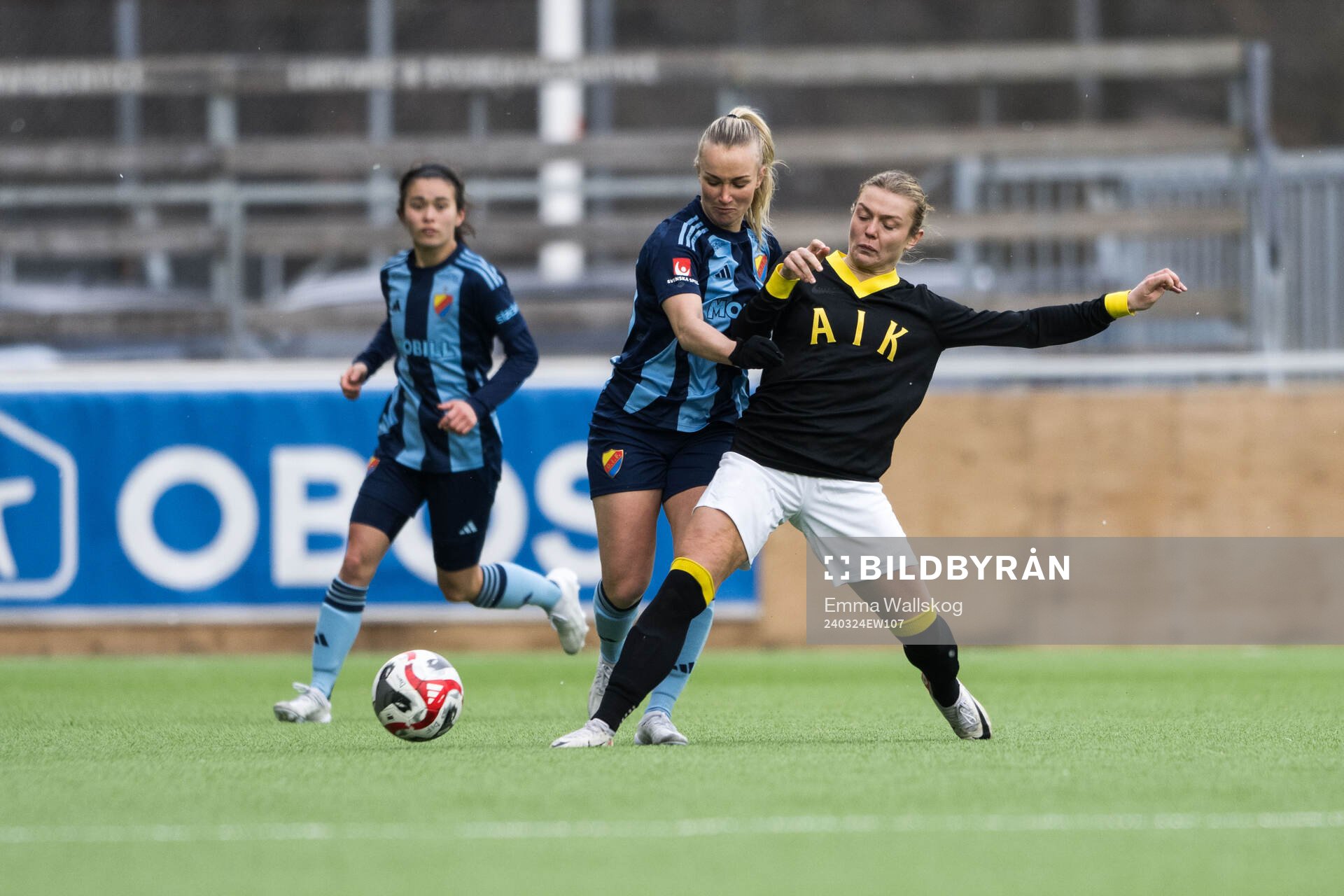Djurgårdens Tove Almqvist och AIKs Beata Olsson